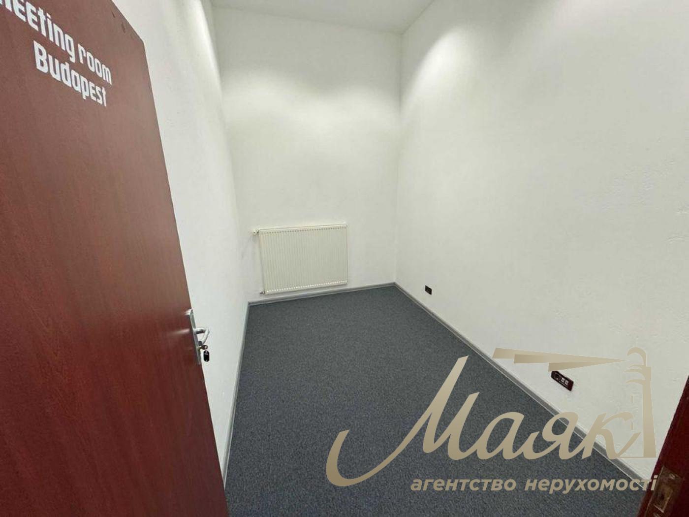 Office for rent 263 sq.m. in BC Europe