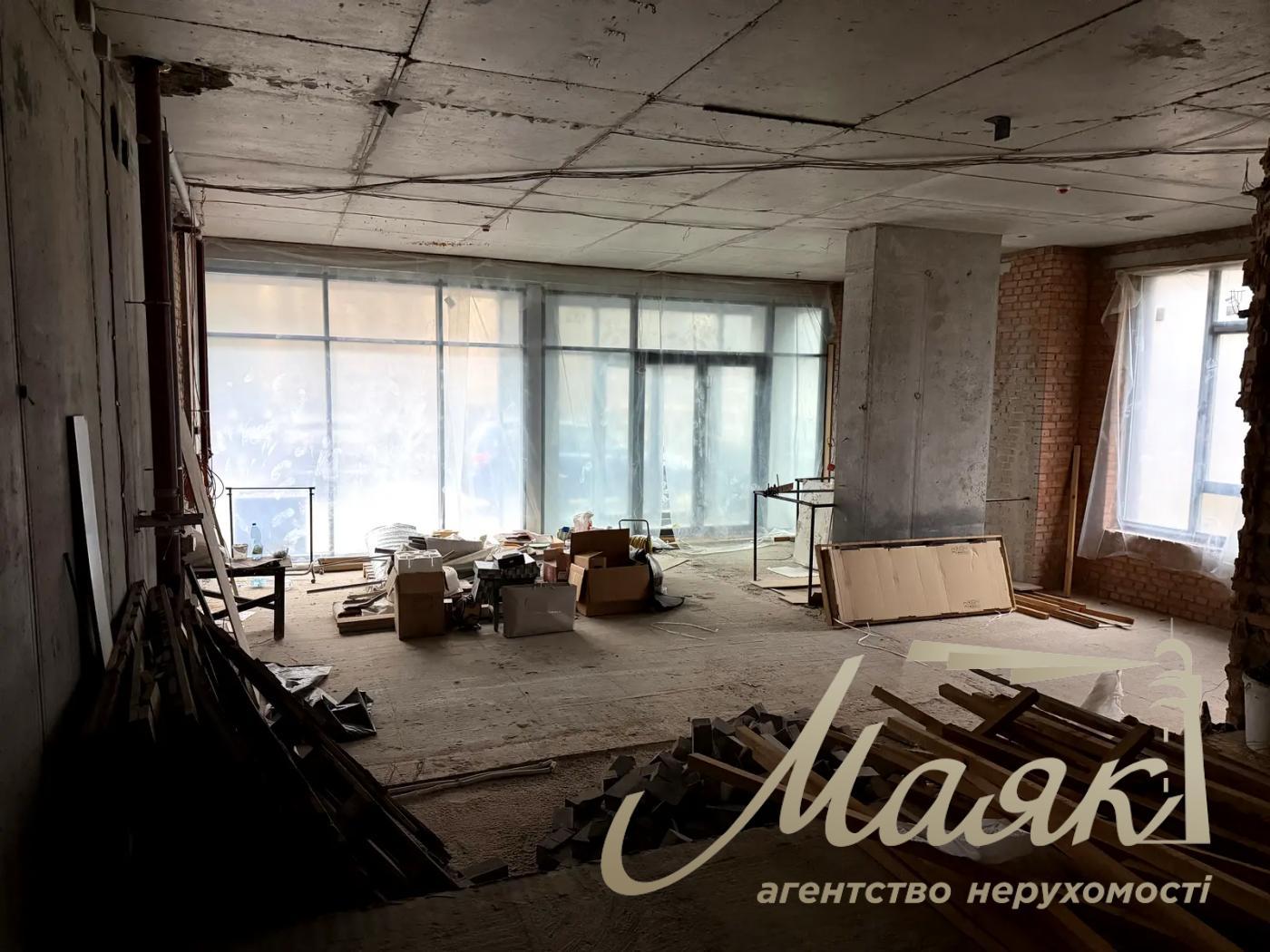 Продажа фасадного помещения 168 кв.м в ЖК А52 ул.Сечевых Стрельцов (Артема), 44-А