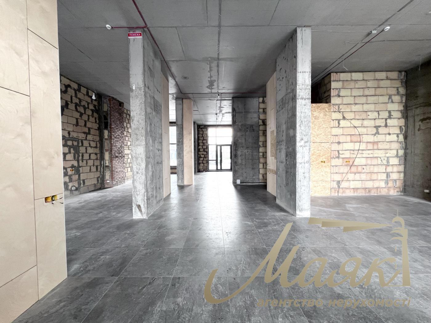 Rent a facade premises of 125 sq.m. on Narodnoe Opolchenie Street in Sky Avenue Residential Complex