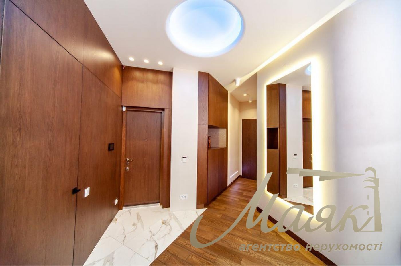 Sale of 4-room apartment, residential complex Solnechnaya Brama, Goloseevsky district!