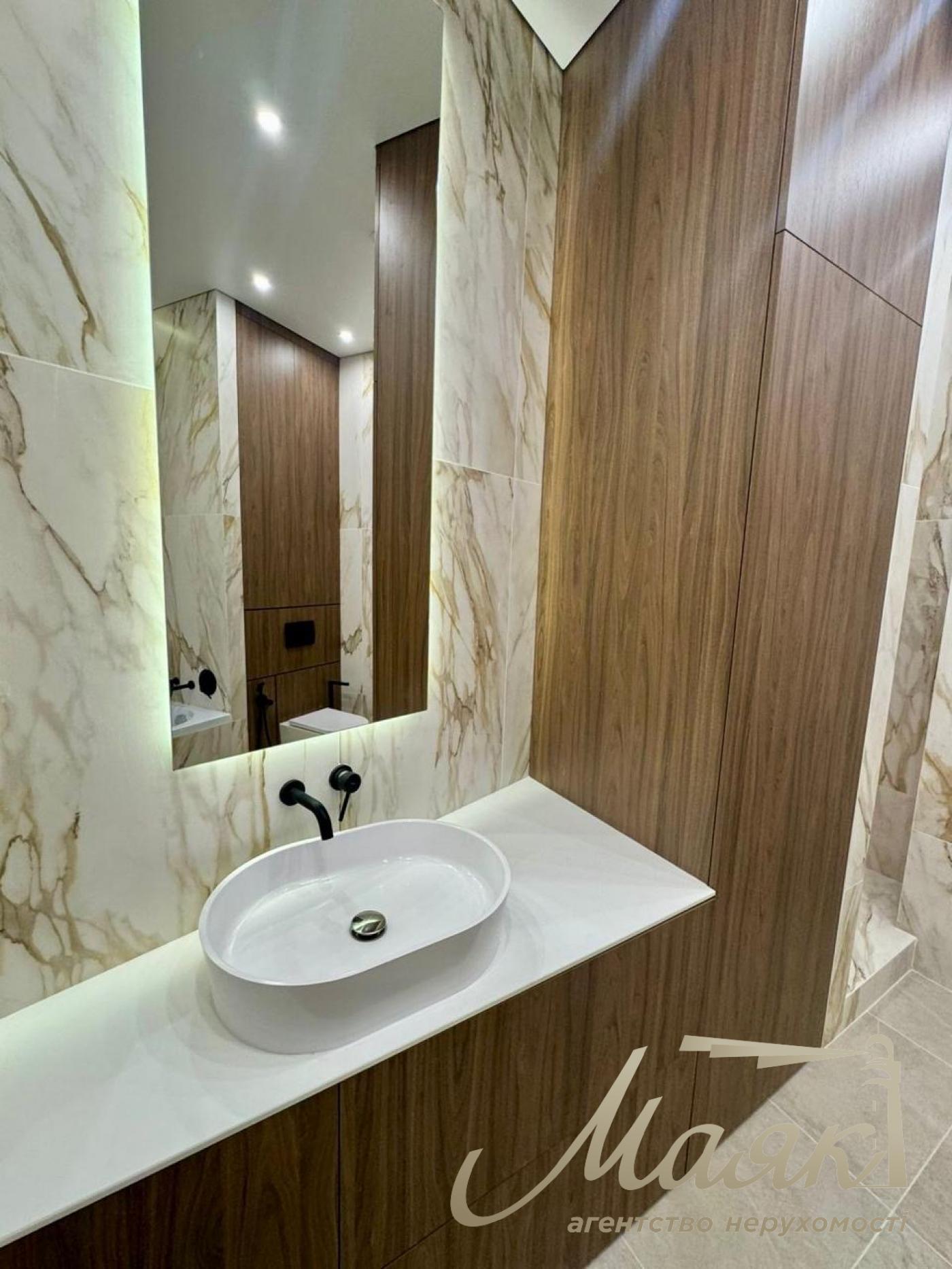 Оренда 3-кімнатної квартири 91м2 у ЖК "Фундуклеївський", Центр Києва, вул. Богдана Хмельницького, 58А.