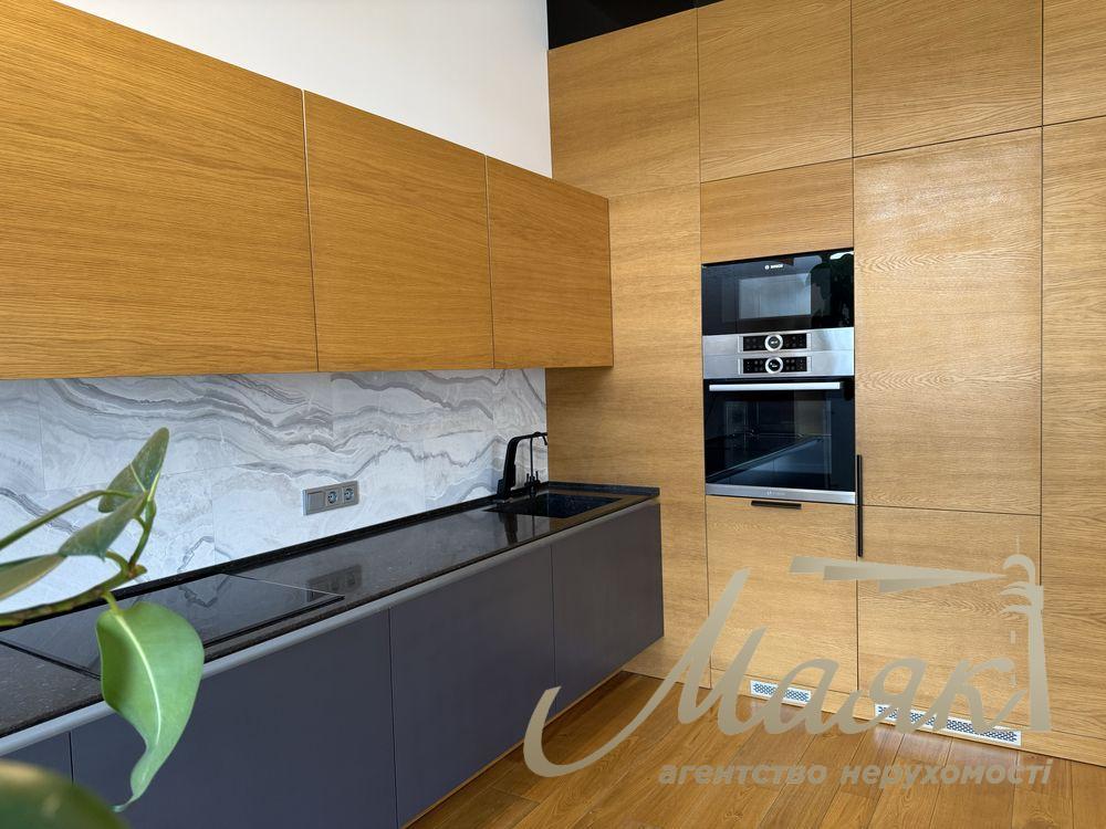 For sale premium apartment 75m2 in the very center of Kiev - Lutheranskaya Street, 7/10 (next to the Arch and Khreshchatyk).