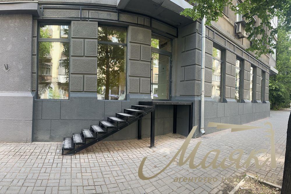 Оренда фасаду 147 м2, вул Інститутська, центр