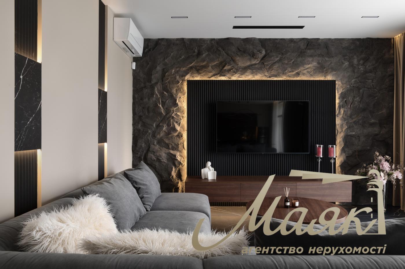 Sale of 2-storey townhouse 296m2, (3.5 hundredths) Kozin