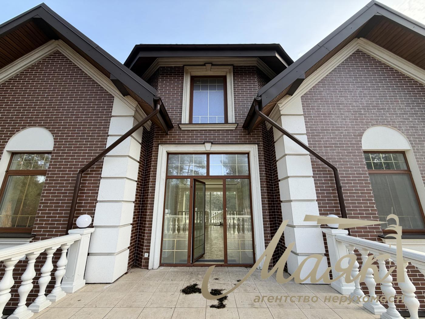 Продажа дома 418.6м2 с выходом до воды, участок 50 соток в КГ "Dream Village", с. Лебедевка