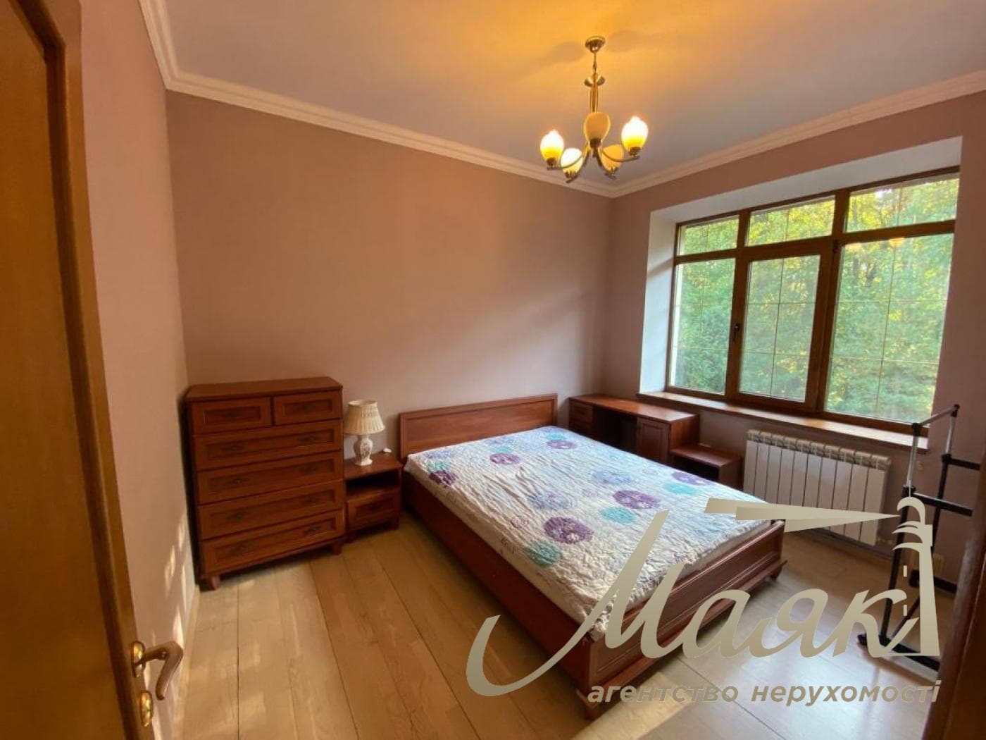 Оренда 3-поверхового будинку (250 м²) у Лесниках