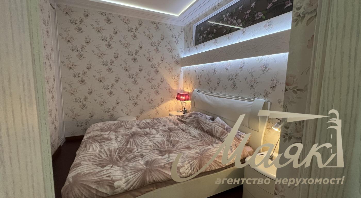 Оренда 3 кімнатної квартири в ЖК Новопечерські Липки, Андрія Верхогляда просп. , 16