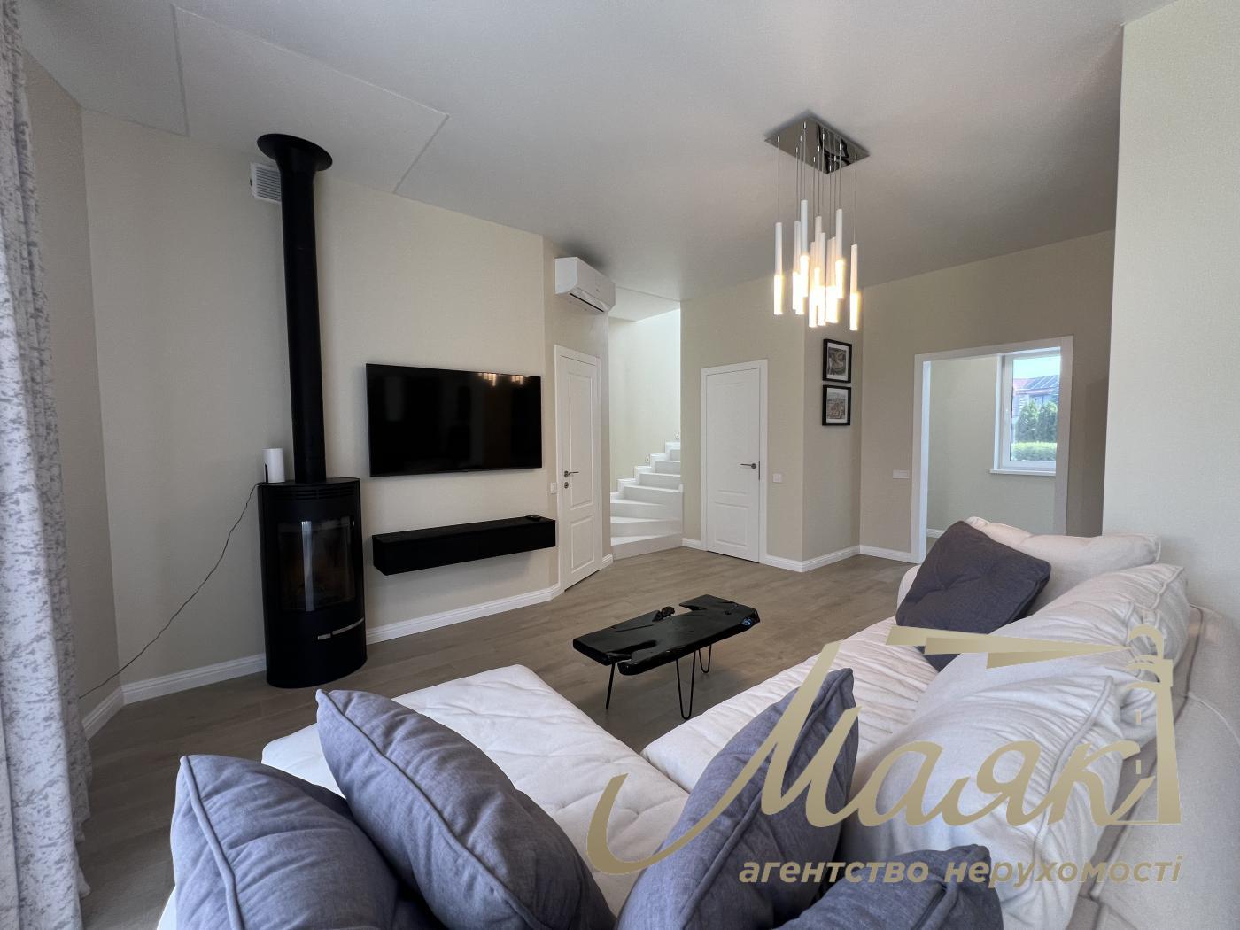 Rent 3-storey duplex 270m2, Kozin