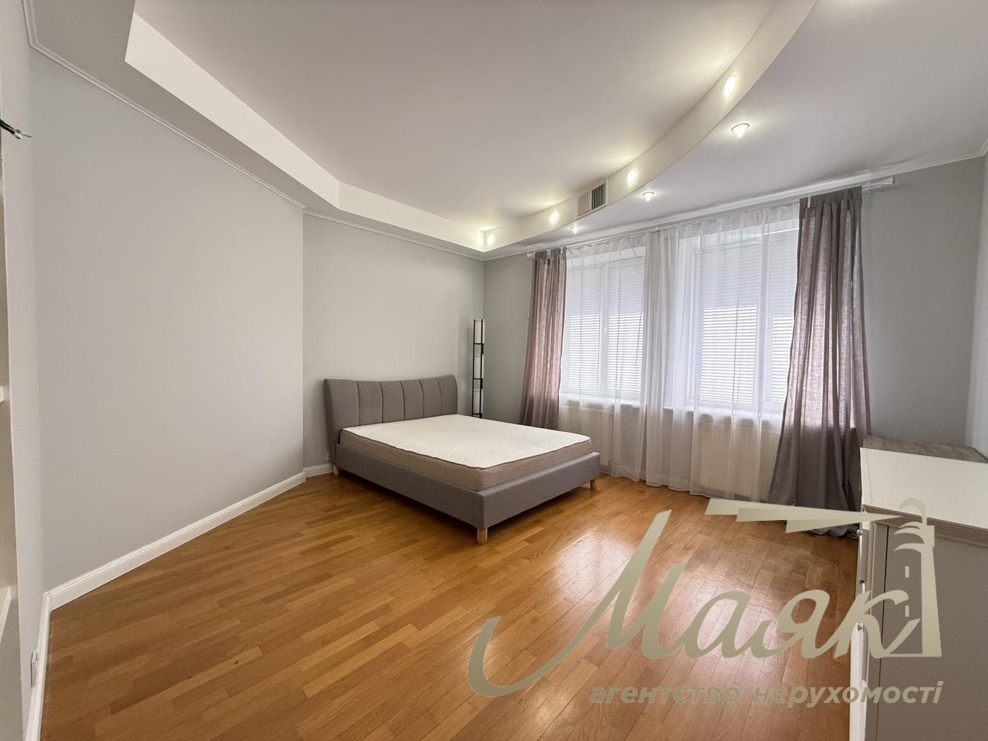 Продажа 3-х комнатной квартиры, Драгомирова, 4, Печерск, Центр!