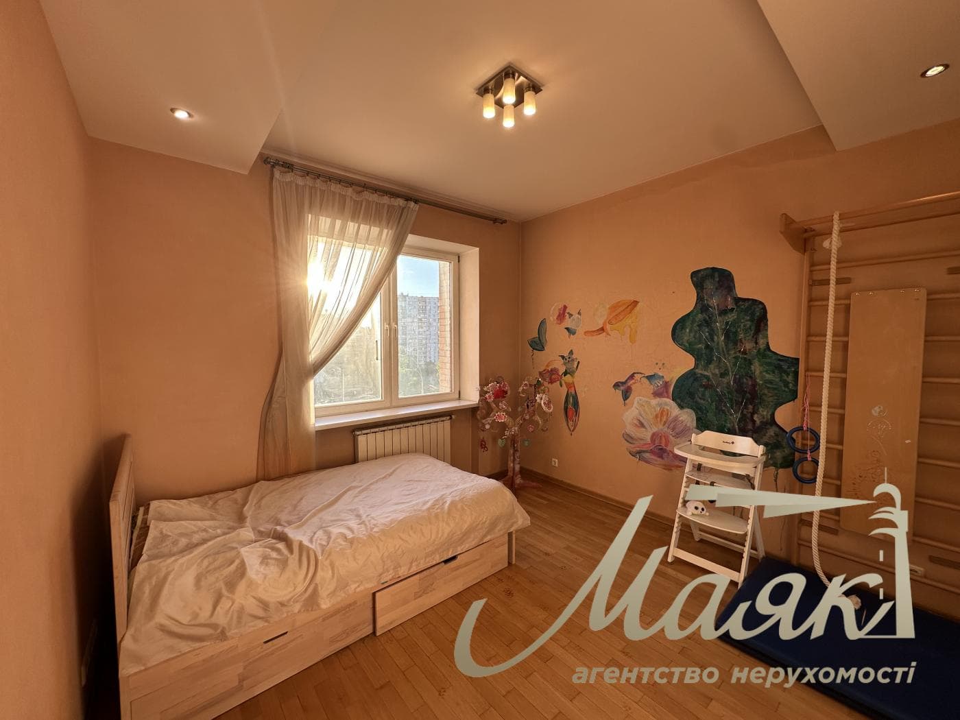 3-bedroom apartment (122 m²) for rent at 10-A Ivasyuka Ave.