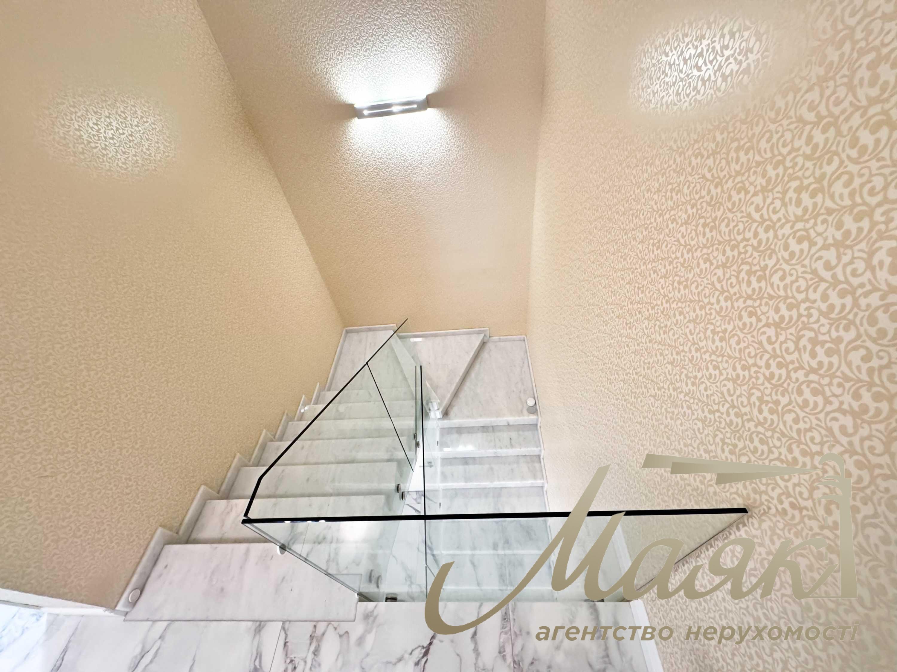 Продаж будинку лісова Буча, з ремонтом 220 м, 10 соток, басейн