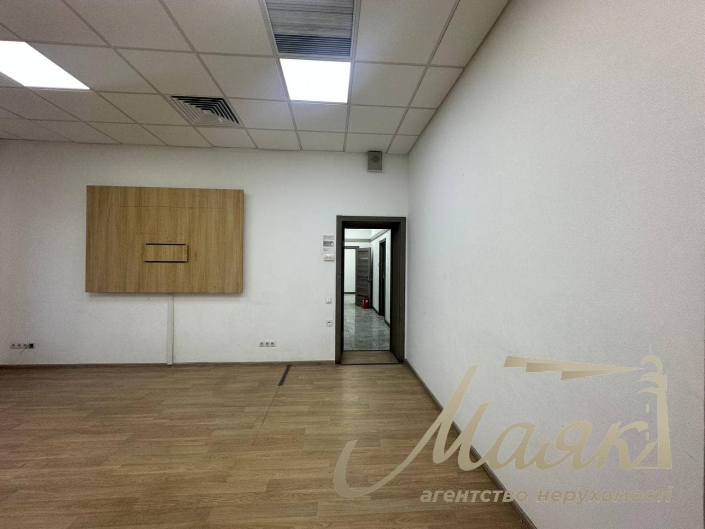 Оренда офісу площею 180 м² у бізнес-центрі «Доміно», вул. Нижній Вал, 51, Поділ.