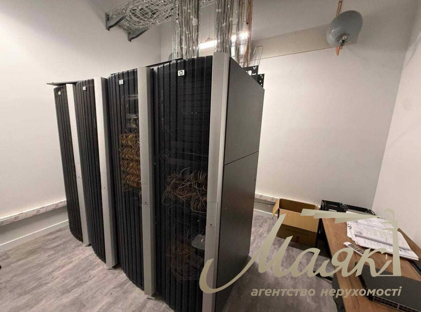 Оренда офісу площею 1000 м² на 200+ робочих місць | Станція метро «Лісова» | 1500+ паркувальних місць