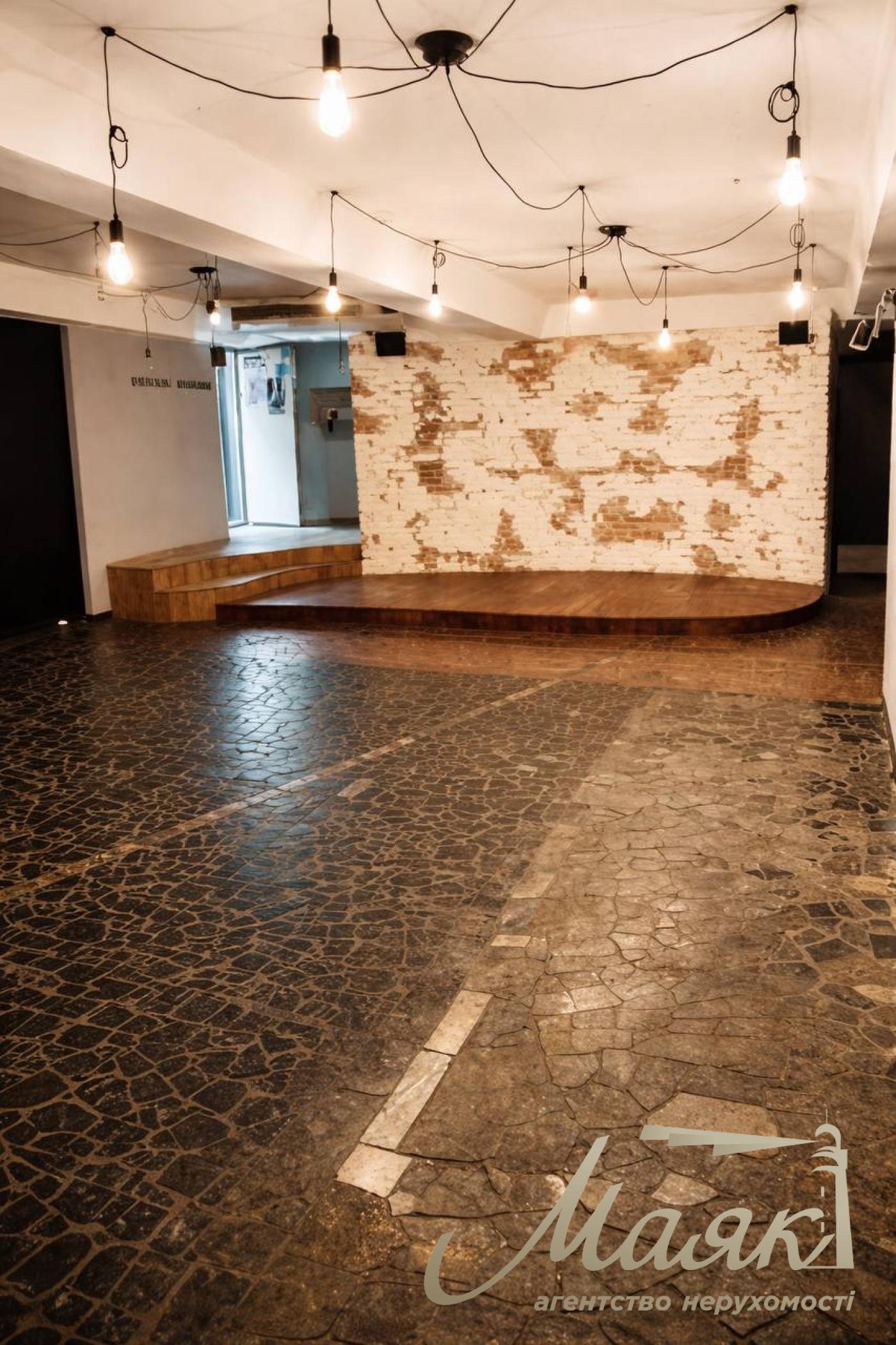 Rent commercial premises 103m2 on the ground floor, ul.