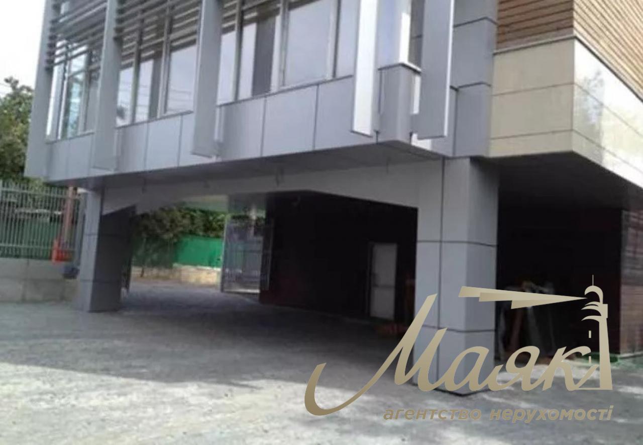 Sales of office space in a picturesque area! St. Verkhnegorskaya. Center. Kyiv