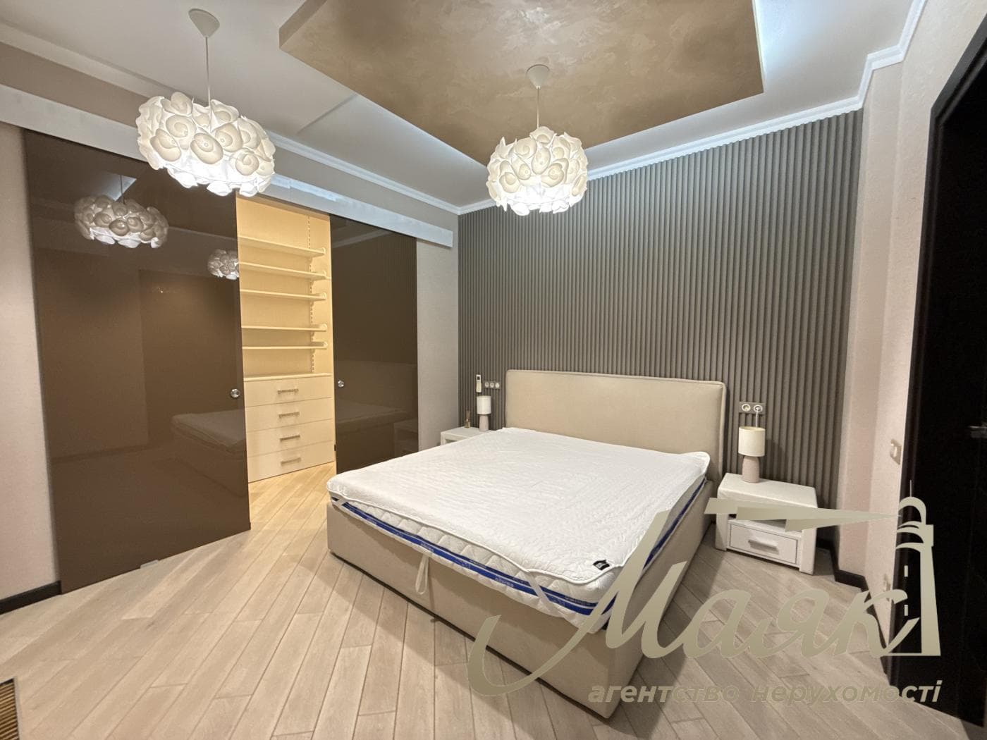 Продаж 3-кімнатної квартири площею 121 м² у ЖК «Новопечерські Липки», вул. Андрія Верхогляда (Михайла Драгомирова), 3, Печерськ