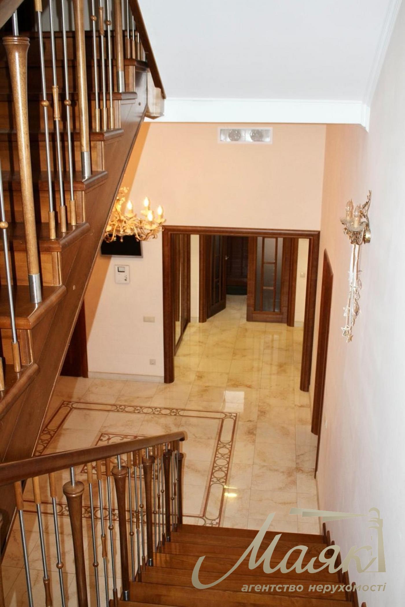 Продаж будинку 500 кв.м у Лісовому