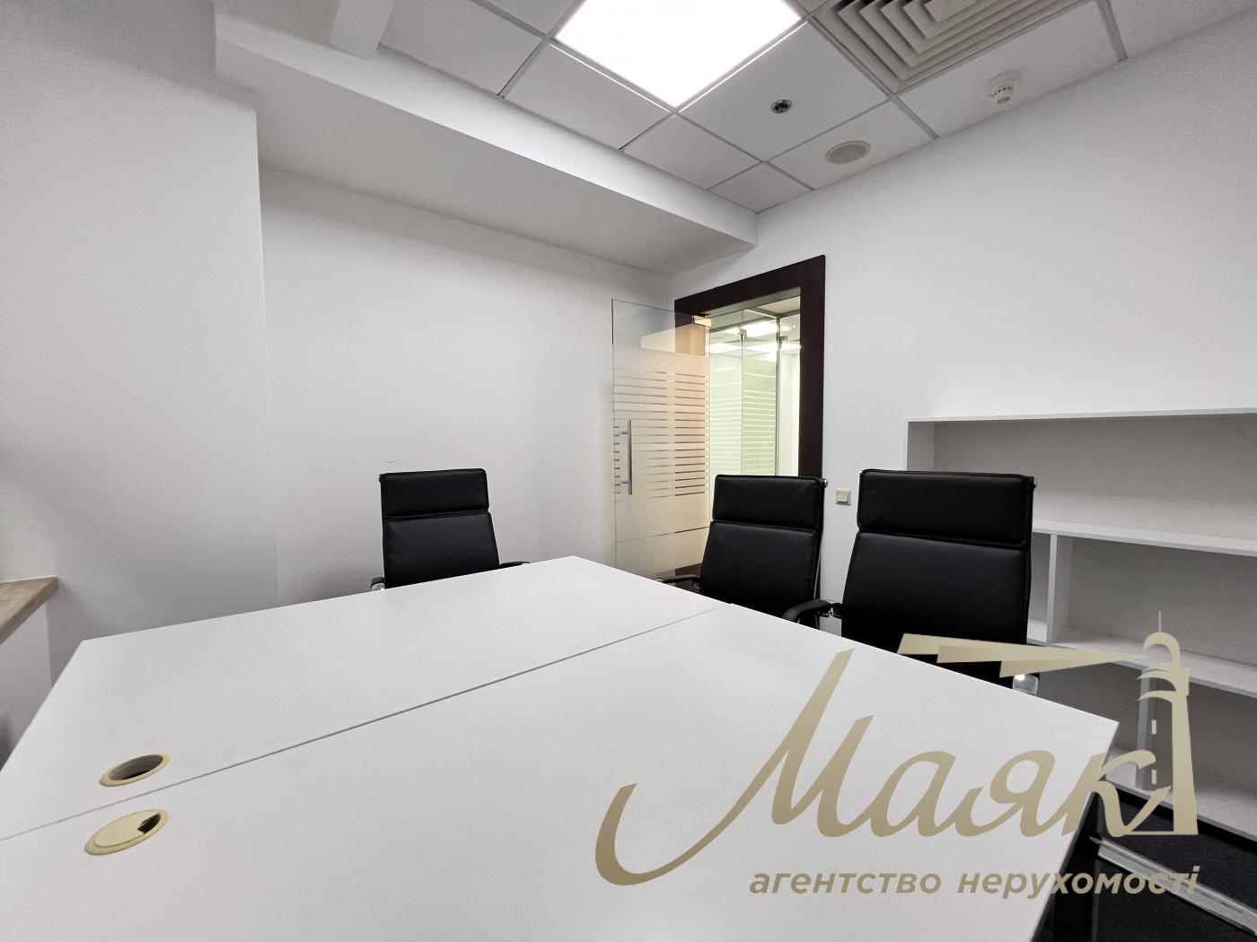 Оренда офісу 77 кв.м в БЦ Леонардо по вул. Богдана Хмельницького 52/17