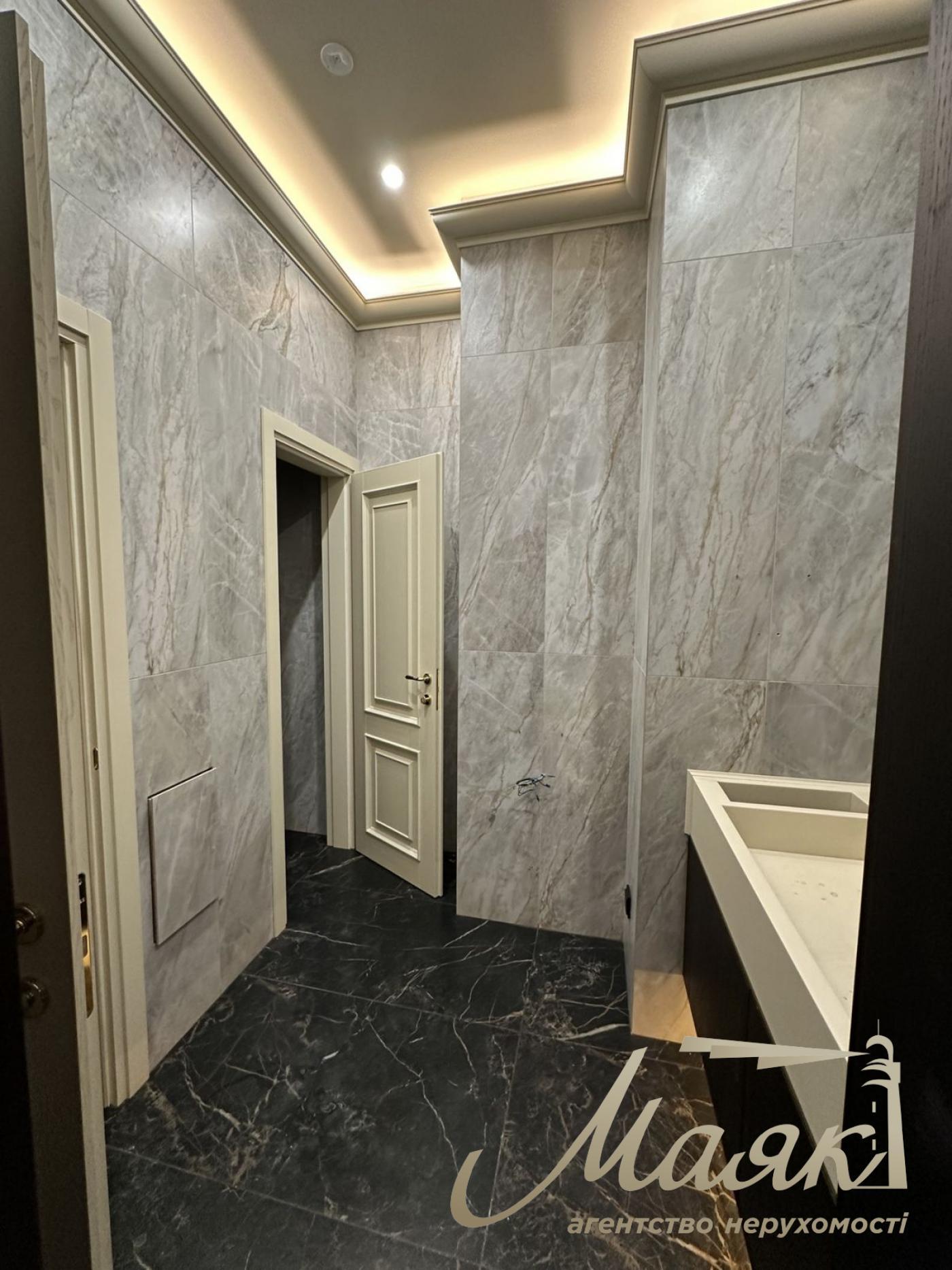 Rent front office 363 m², Goloseevsky Prospekt Kyiv