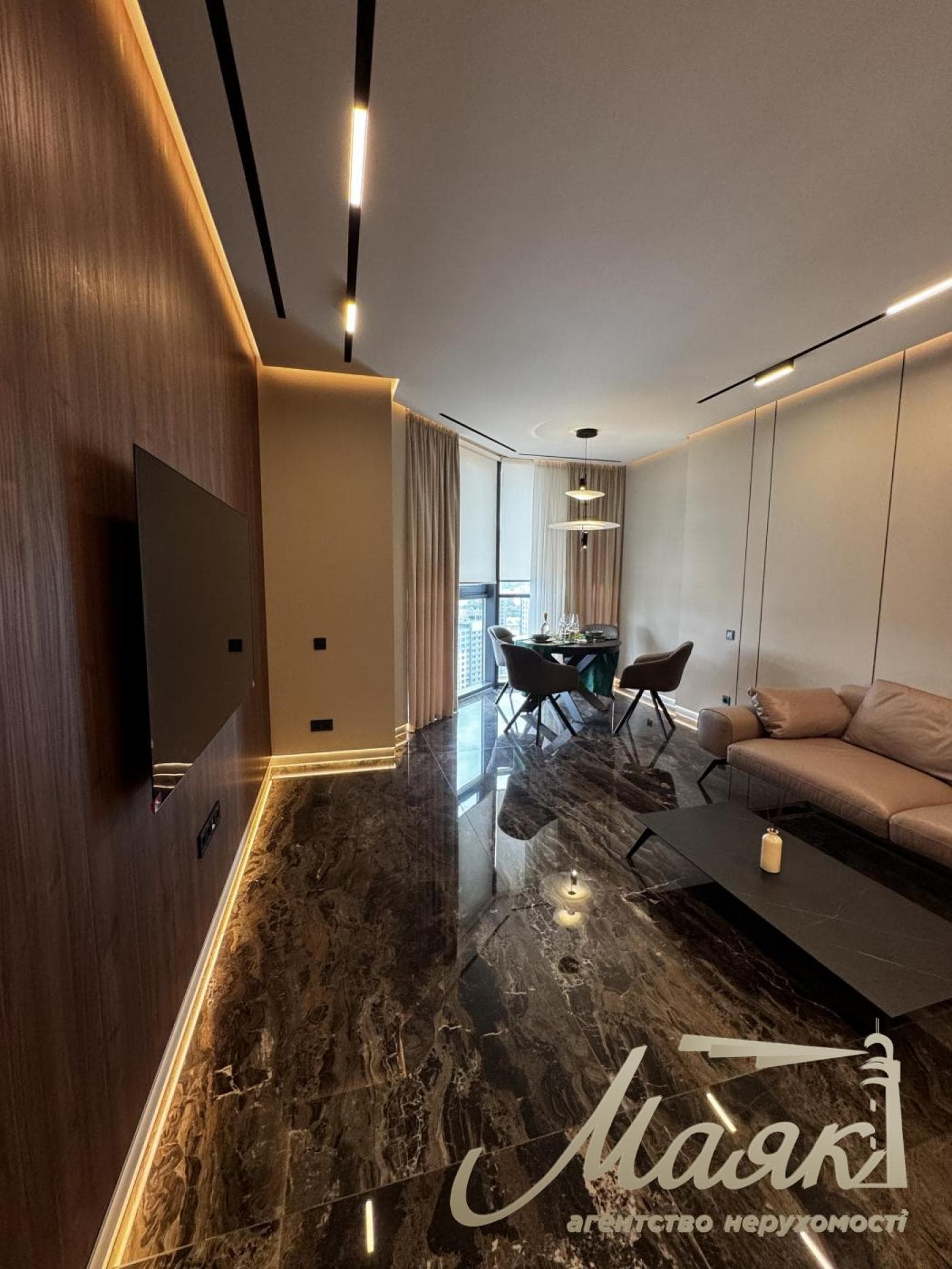 Rent 3 bedroom apartment in LCDDelmar, 90m, Pechersk