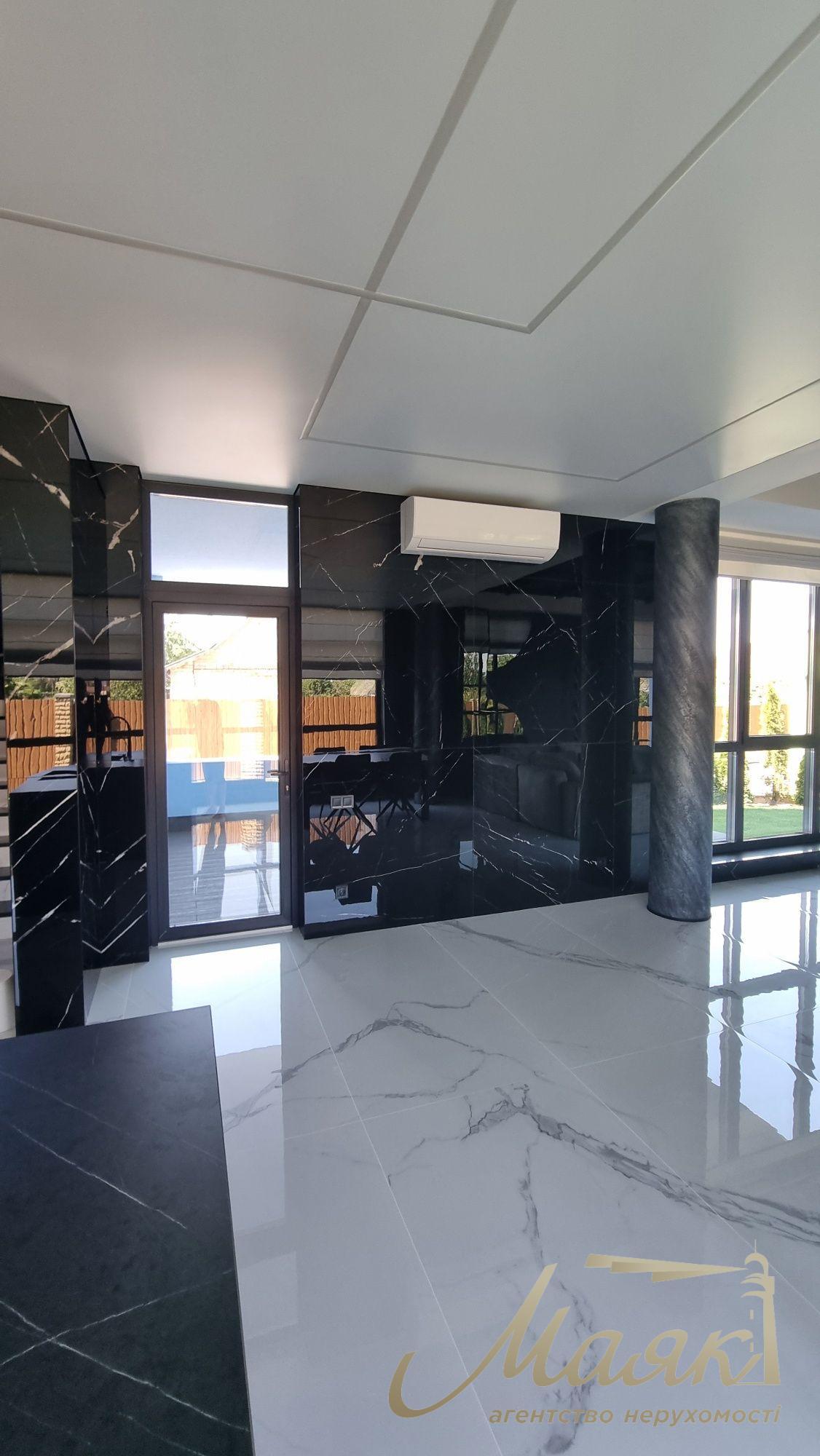 Продаж нового сучасного будинку в стилі Hi-Tech у селі Гатне