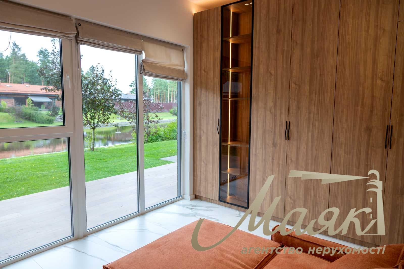 Продаж будинку площею 330 м² у житловому комплексі Riviera Village, с. Лебедівка, Вишгородський район, Київська область.