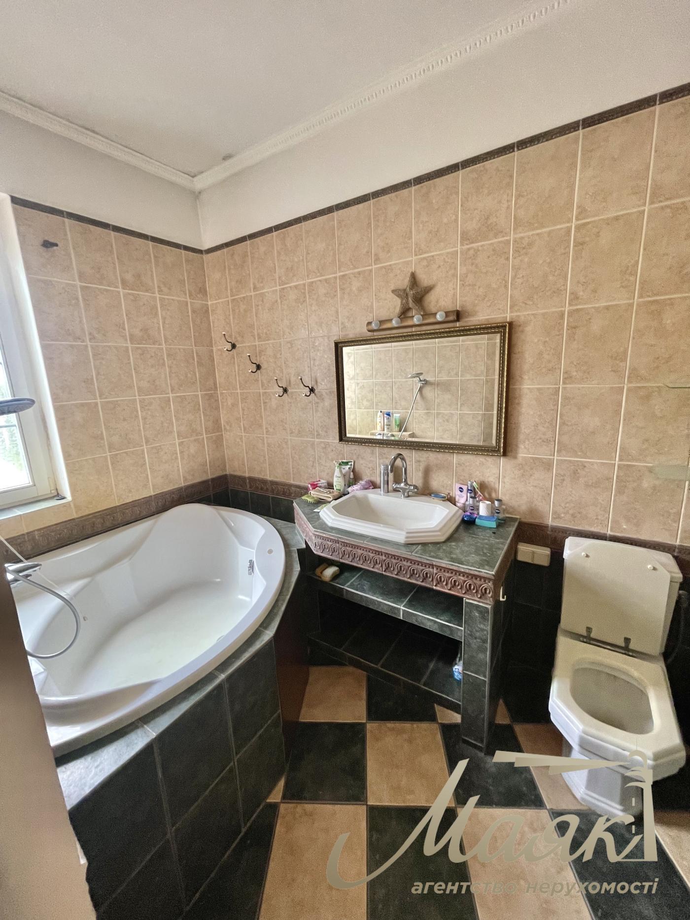 Sale of house (430m2) with swimming pool s.Lesniki