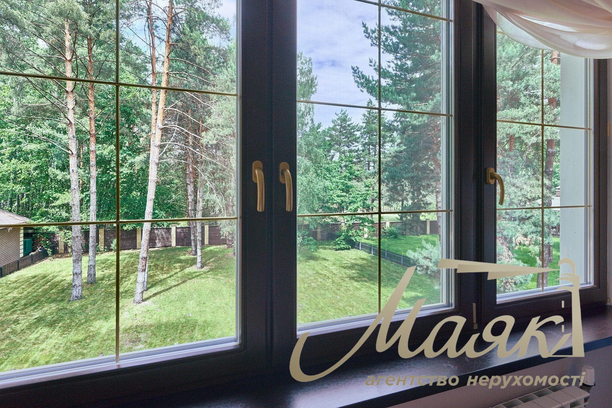 Продаж сучасного будинку площею 252 м² в елітному котеджному містечку Riviera Village, закрита територія