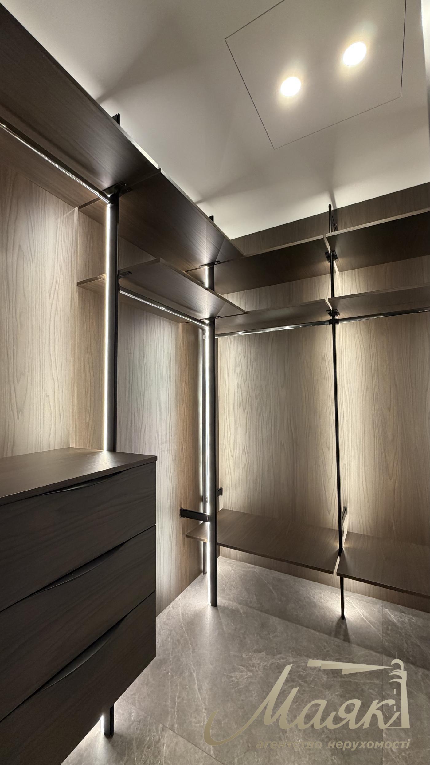 Продаж квартири 118м2 в ЖК Новопечерськие липки, ул. Андрея Верхогляда 15Б. (Михайла Драгомирова)