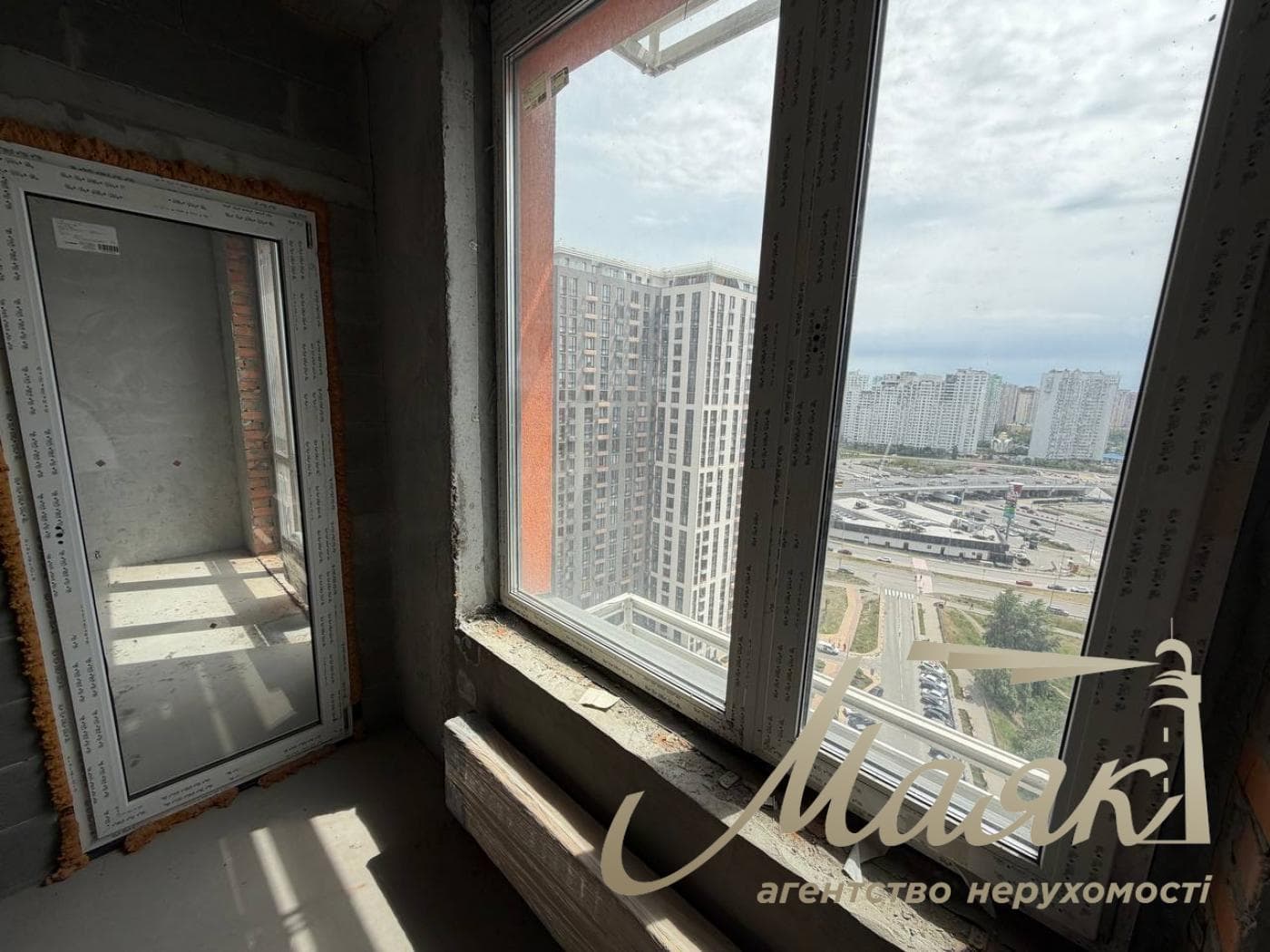 Продаж 2-кімнатної квартири, ЖК Seven (Севен), станція метро «Осокорки»