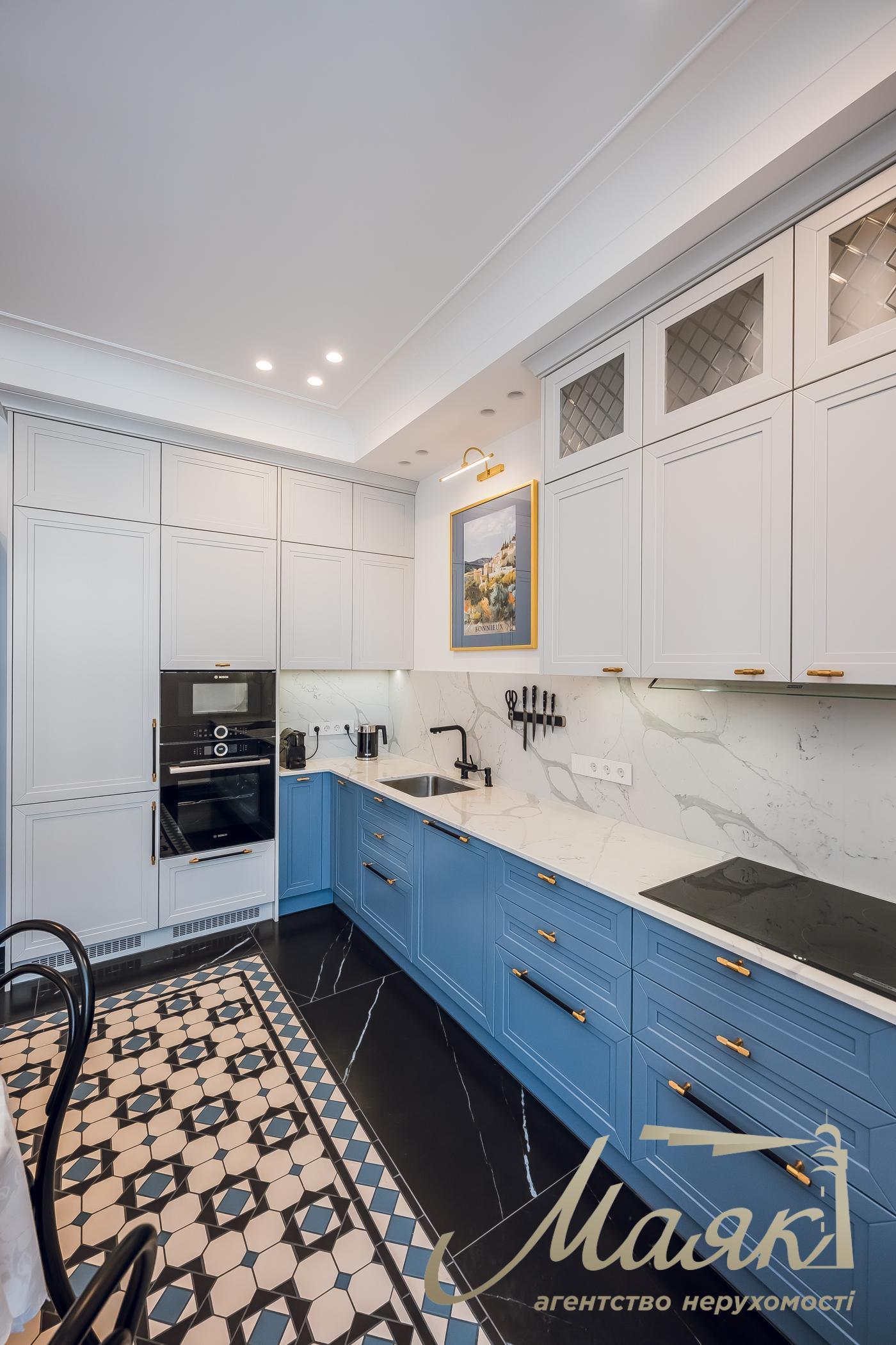 Продаж 3к квартири 99 м2, вул. Дегтярна 18, Воздвиженка. Дігтярна 18, Воздвиженка, Київ