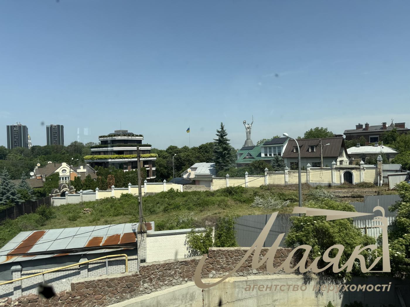 Продаж цілої будівлі в самому центрі Києва вул. Мічуріна, Звіринець, Київ біля IQ Бізнес центру