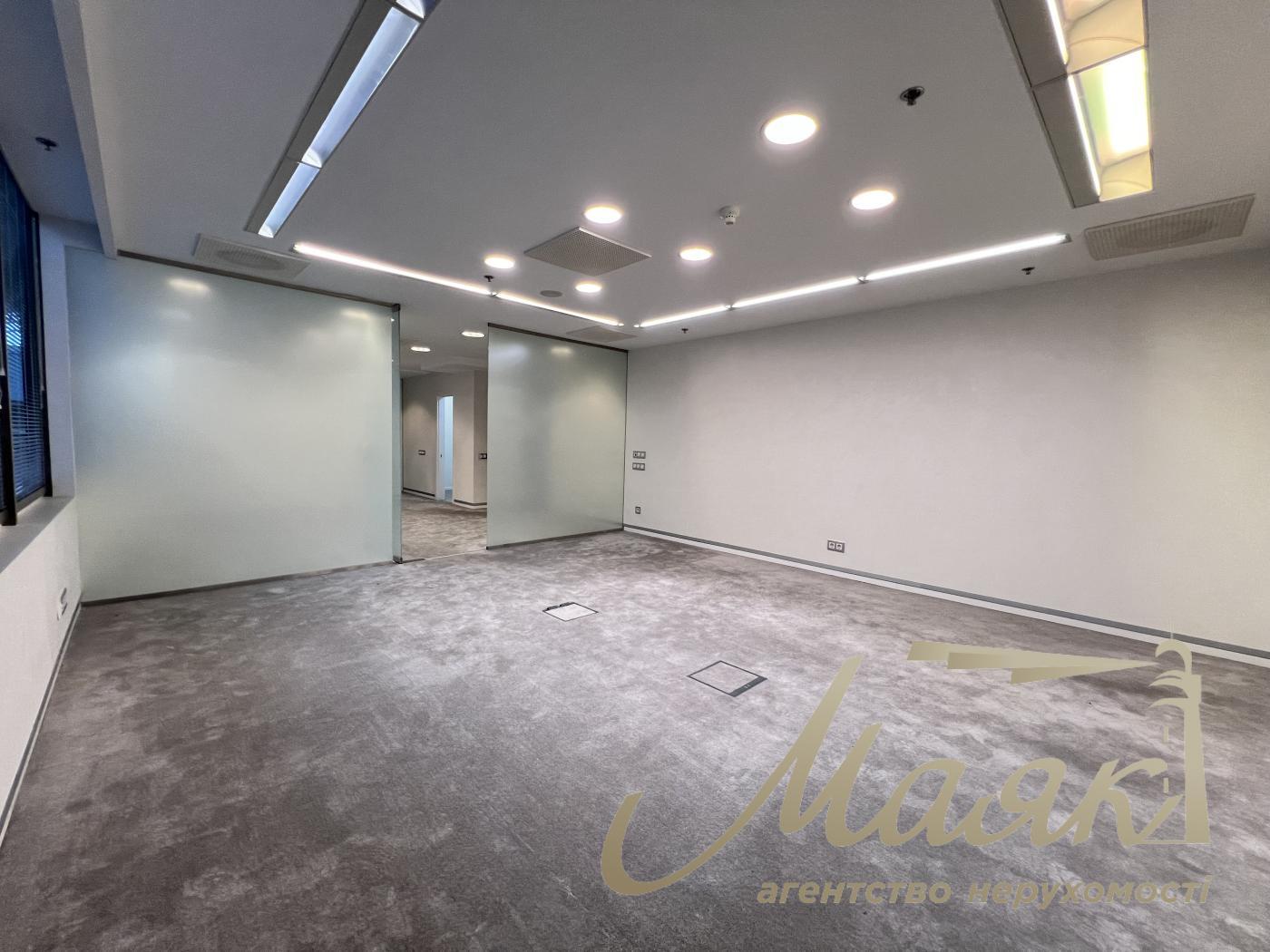 Оренда офісу 77 кв.м в БЦ Леонардо по вул. Богдана Хмельницького 52/17