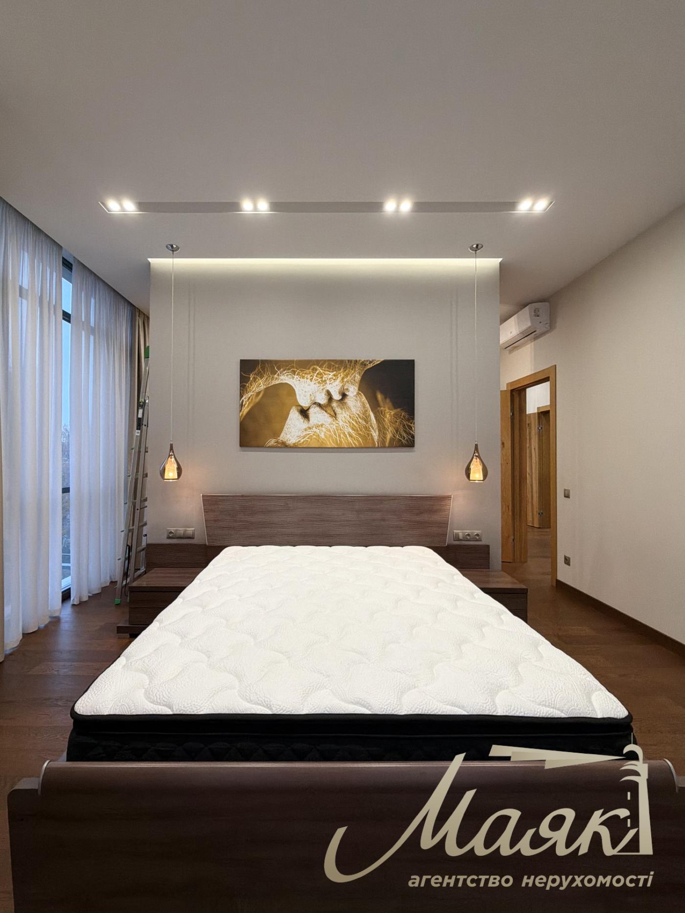 Rent 3-room apartment in LCD Novopecherskie Lipki str. Andriy Verkhoglyada (Mykhaila Dragomirov), 11-V