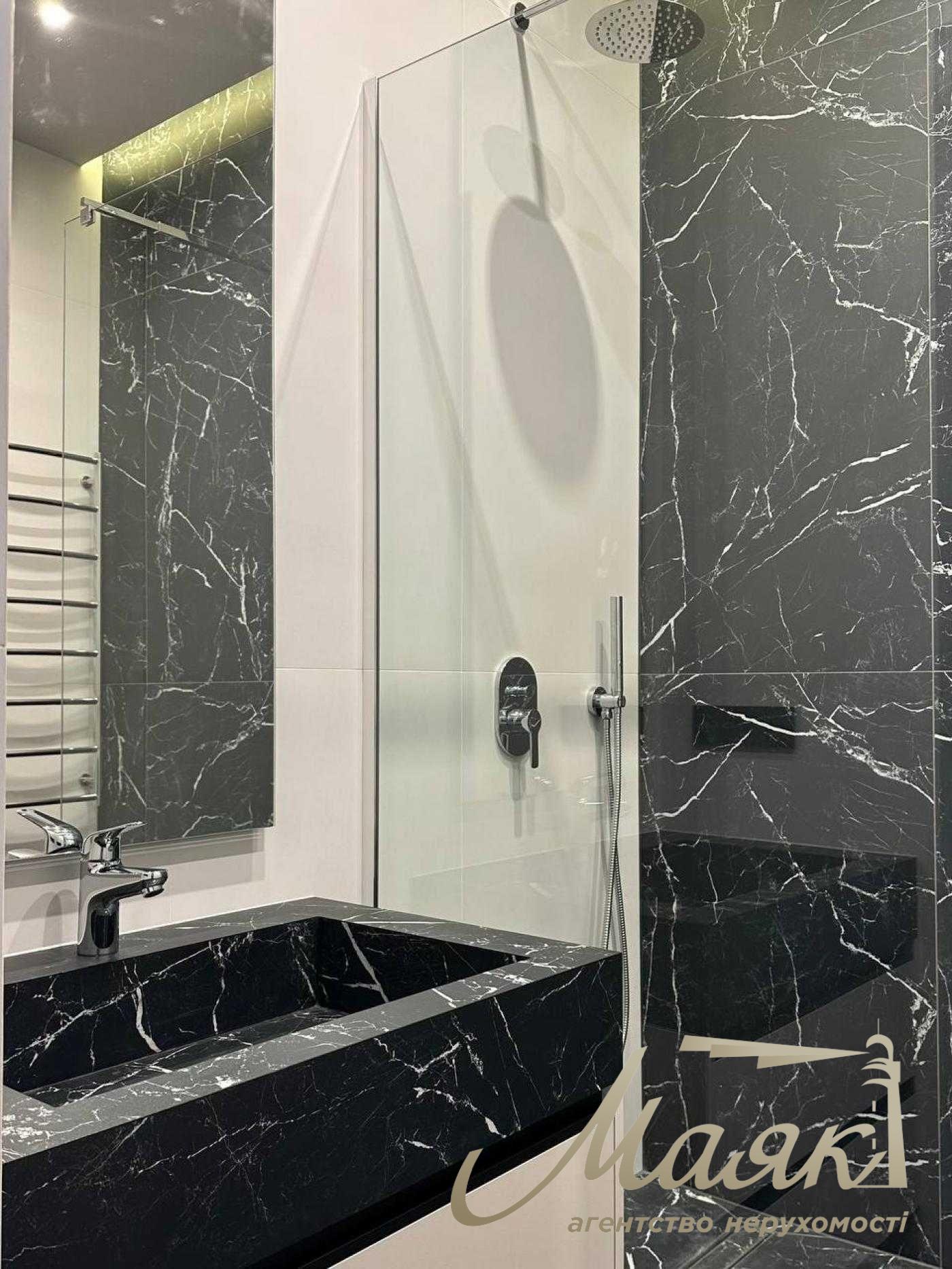 Продаж 2-кімнатної квартири з ремонтом у ЖК "Новопечерські Липки", вул. Драгомирова, 19Б