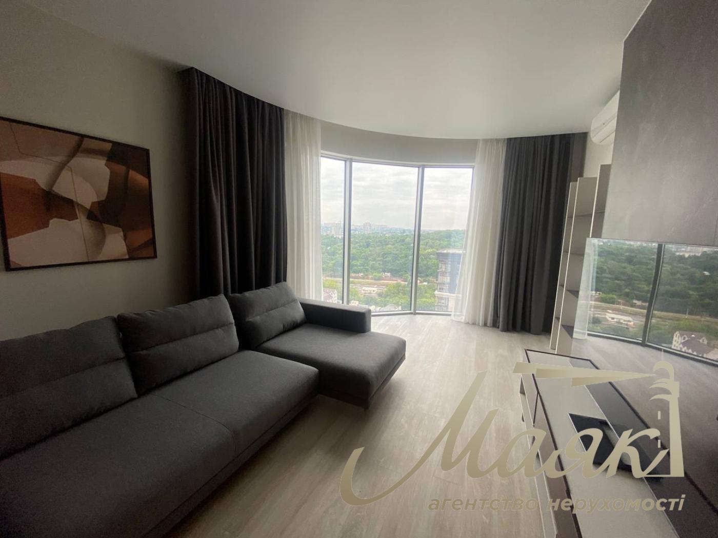 Rent of a three-story penthouse in the Atlantic residential complex at 118 Antonovich Street