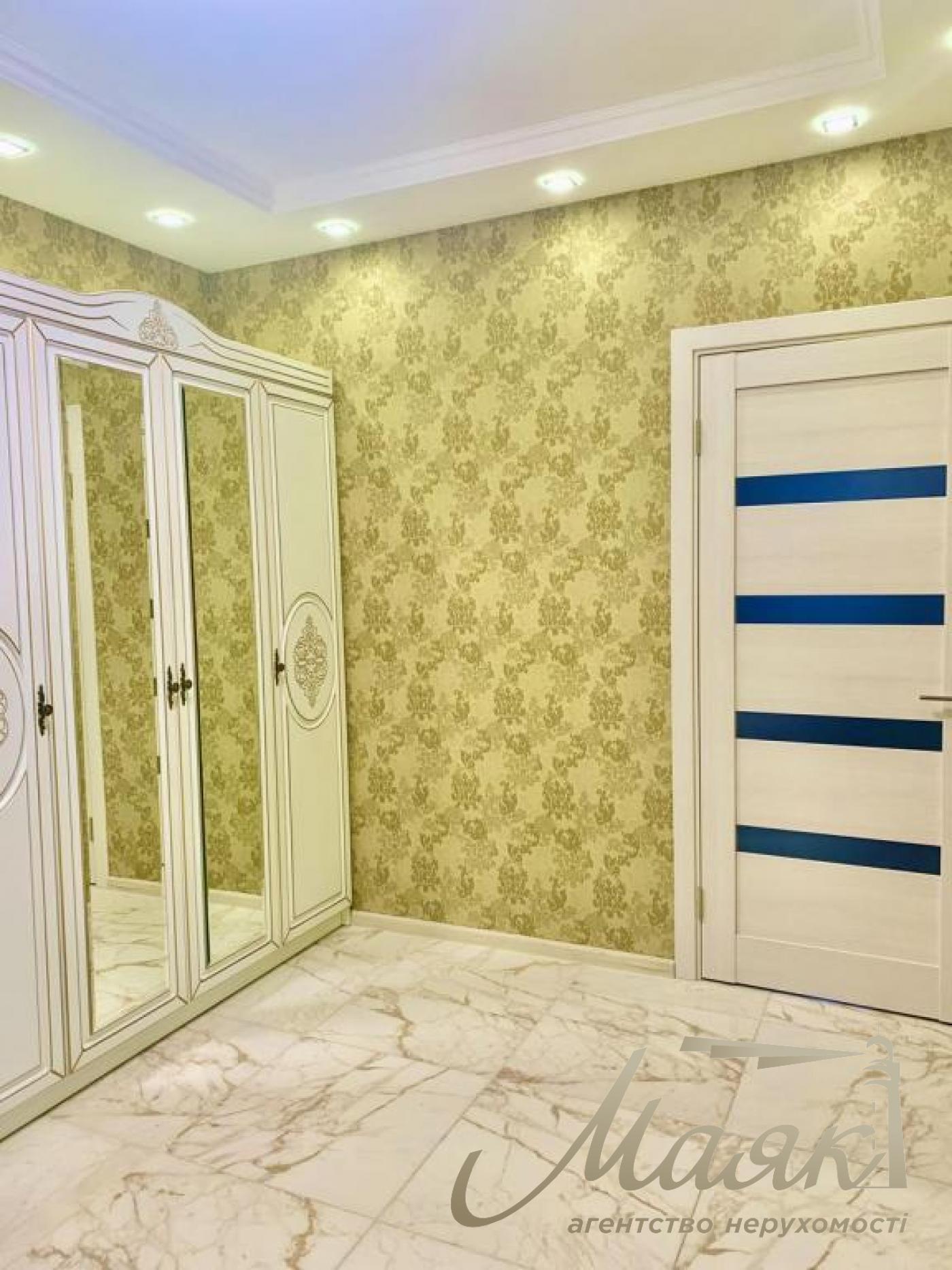 Rent 3-room apartment residential complex Lvivsky quarter, Glubochitskaya street