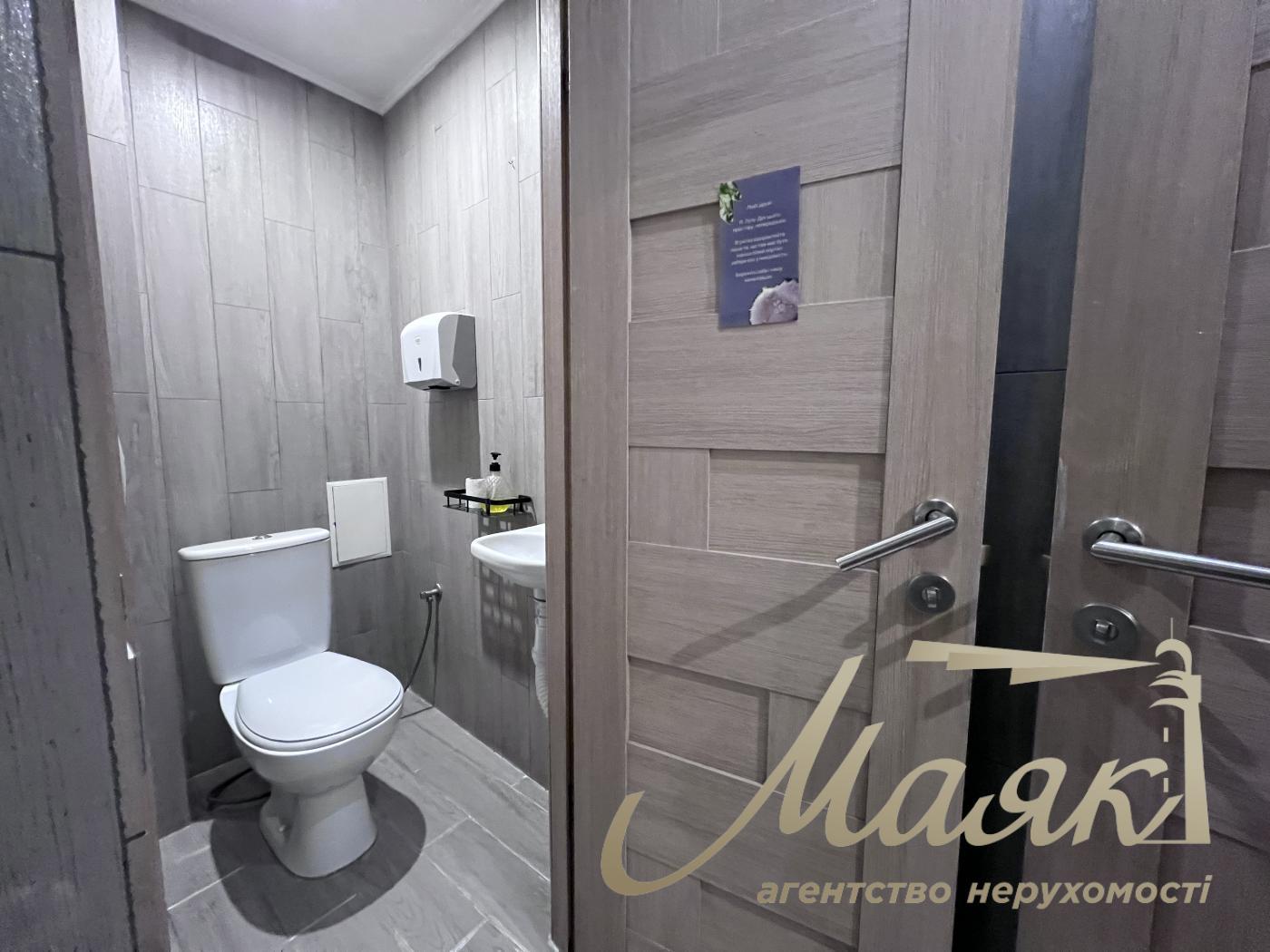 Оренда фасадного приміщення 156м2, Шота Руставелі 15.