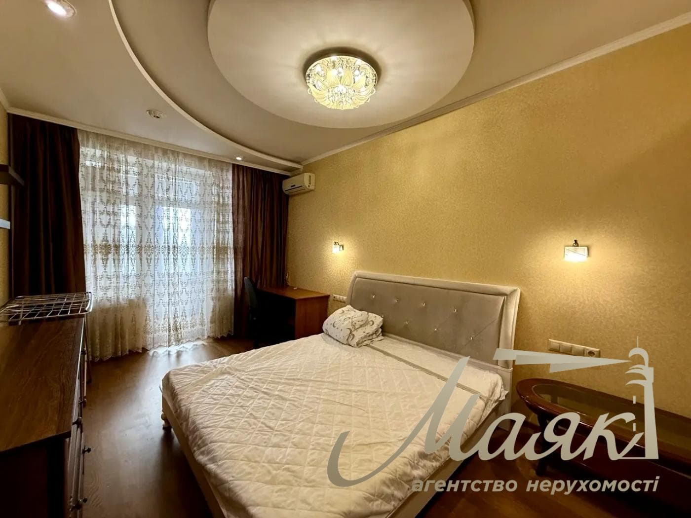 Оренда 4-кімнатної квартири площею 141 м² на вул. Євгена Коновальця, 36-В, Печерськ