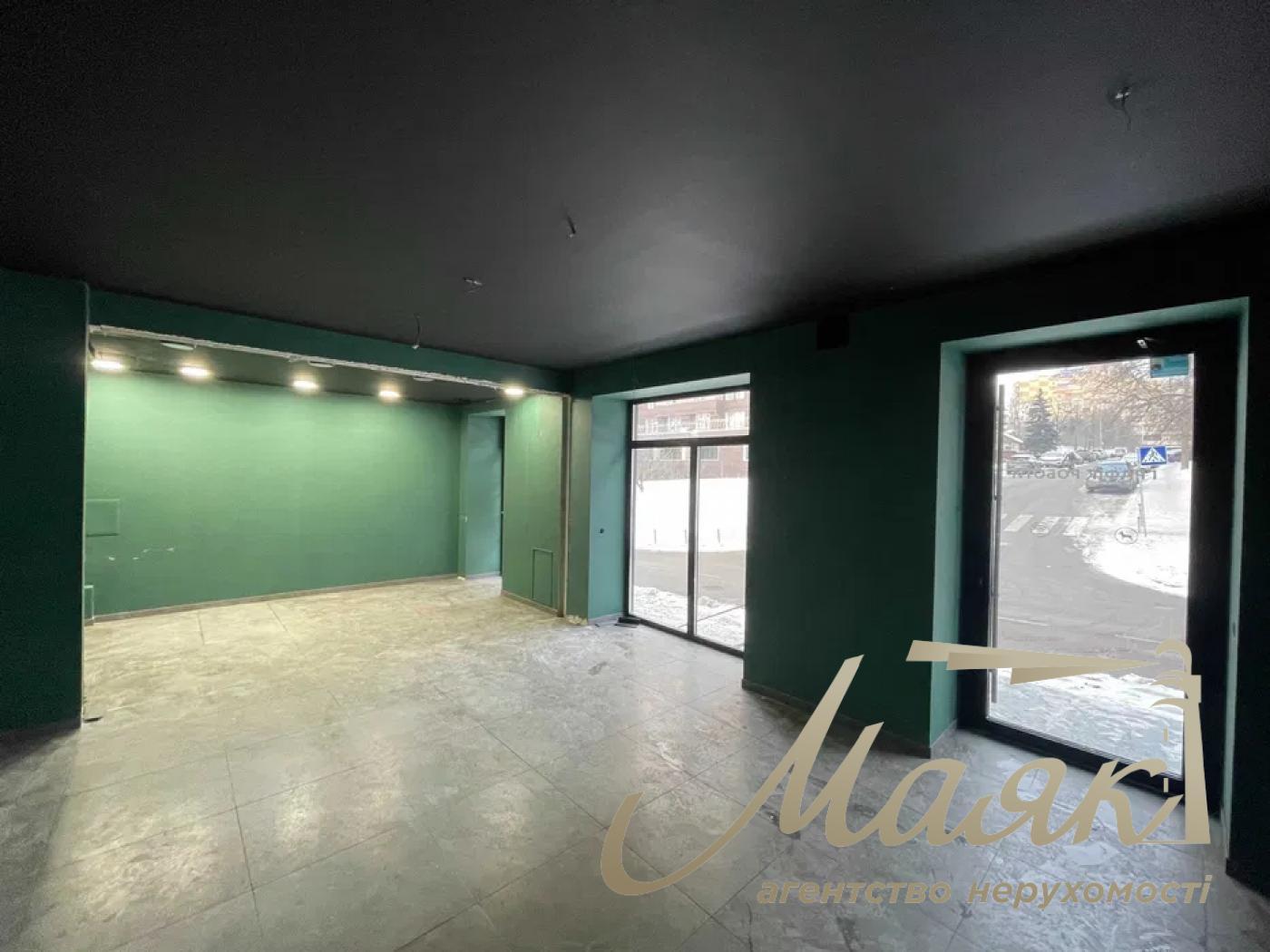 Аренда фасадного помещения на Печерске, ул. Иоанна Павла II