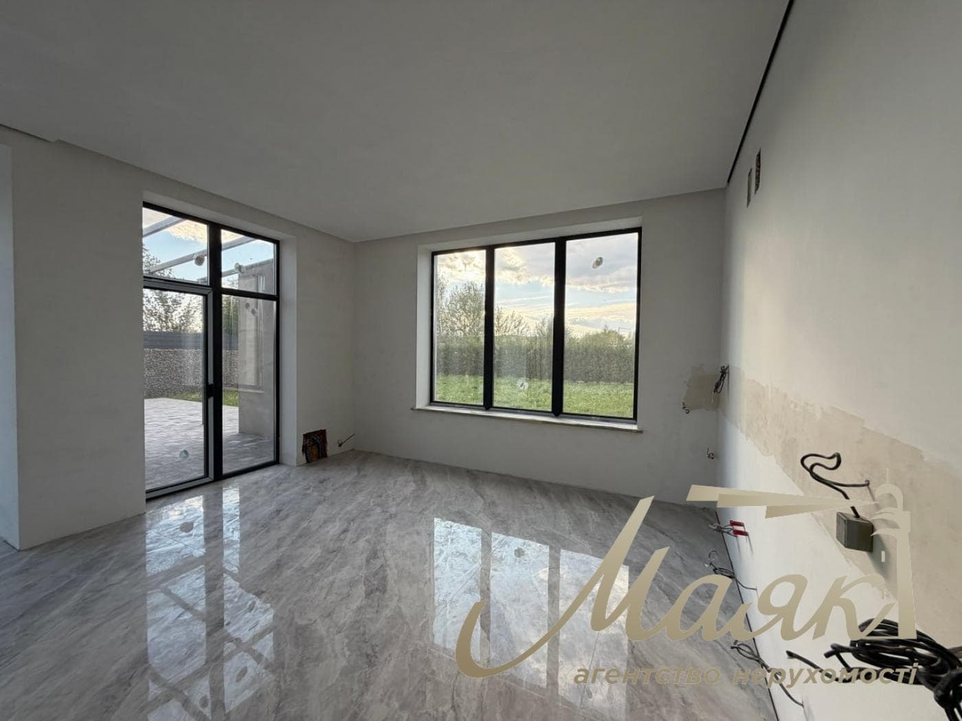 Продаж 2-поверхового будинку площею 300 м², КГ Хутір Ясний