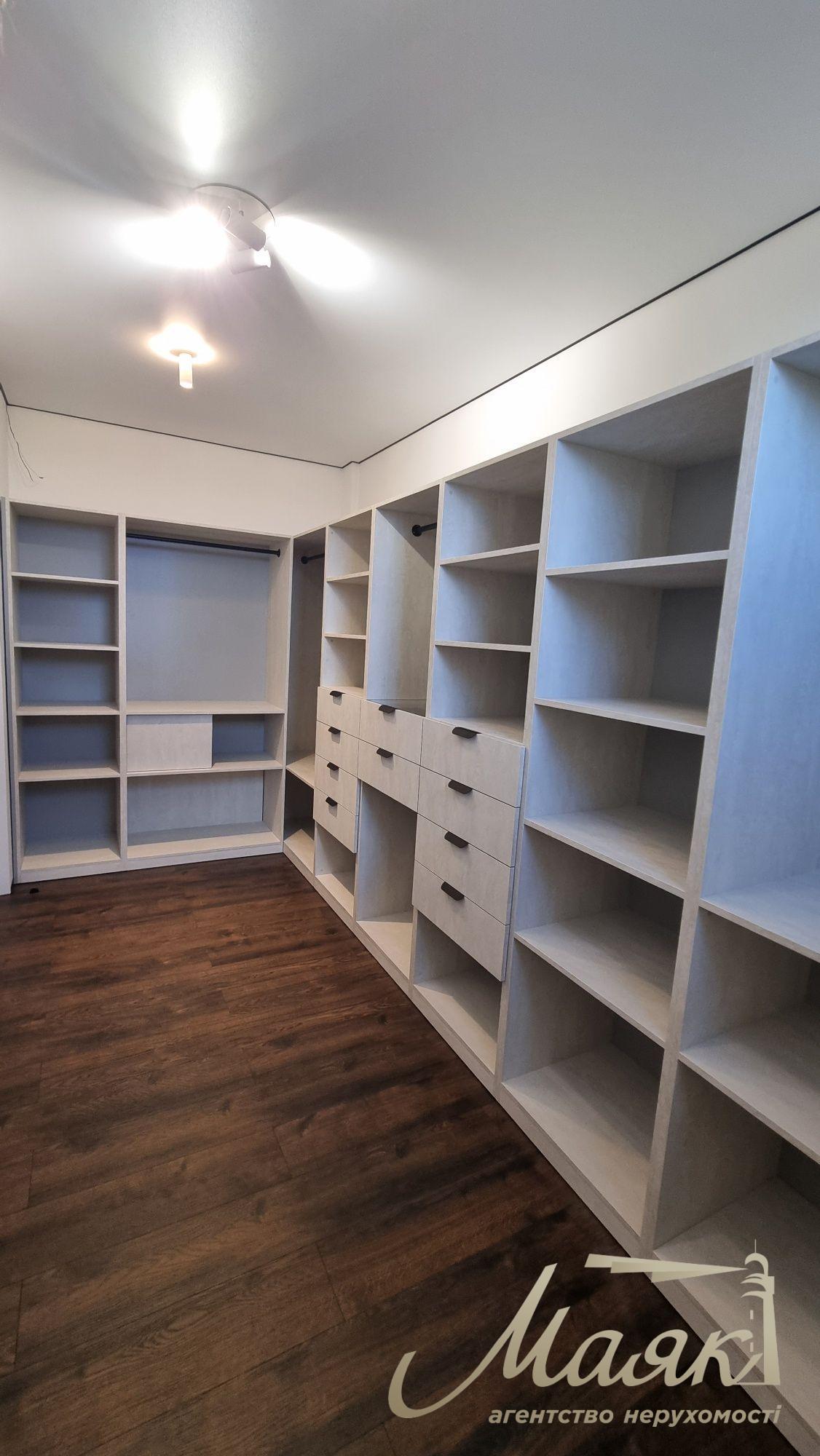 Продаж нового сучасного будинку в стилі Hi-Tech у селі Гатне