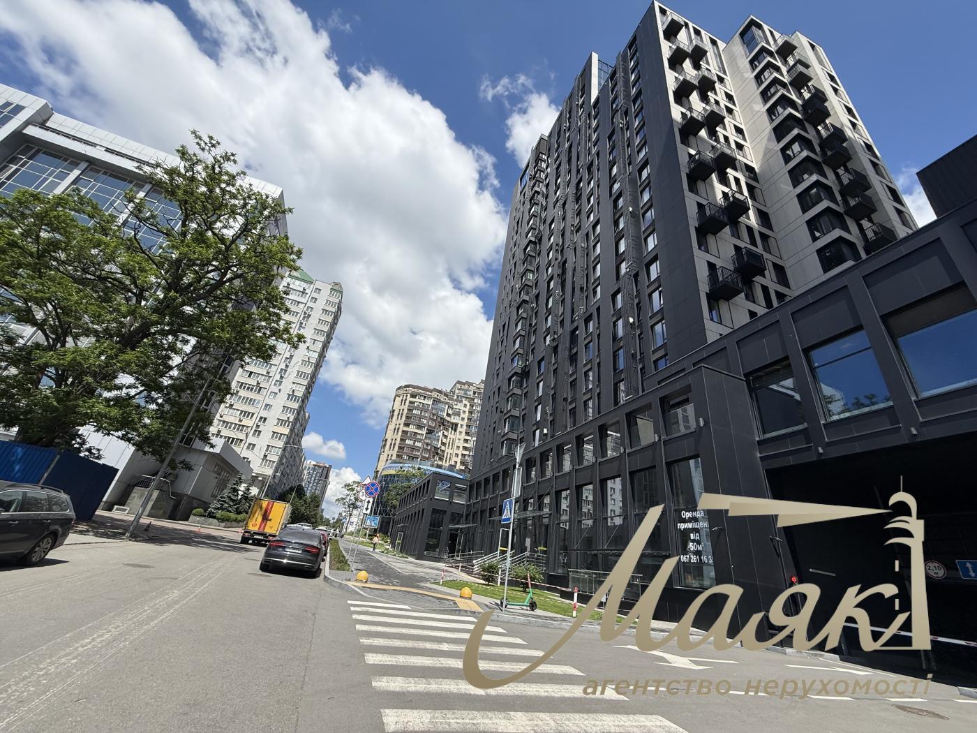 Оренда фасадного приміщення 155м2 у ЖК TRIIINITY, вул. Барбюса Анрі