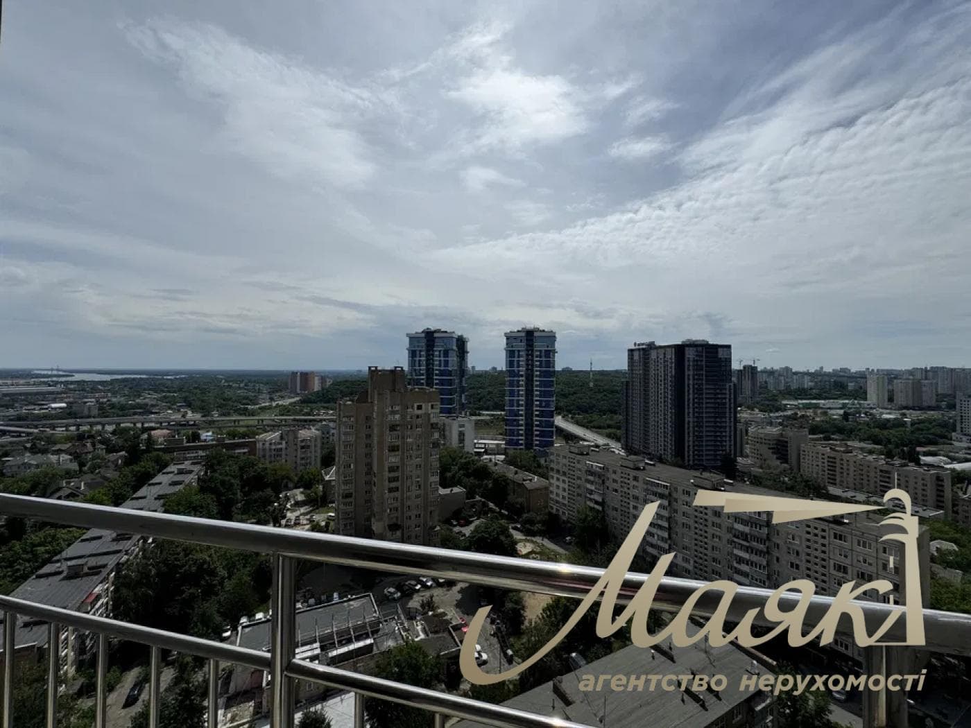 Rent a 4-room apartment (125 m²) in the "Busov Hill" residential complex