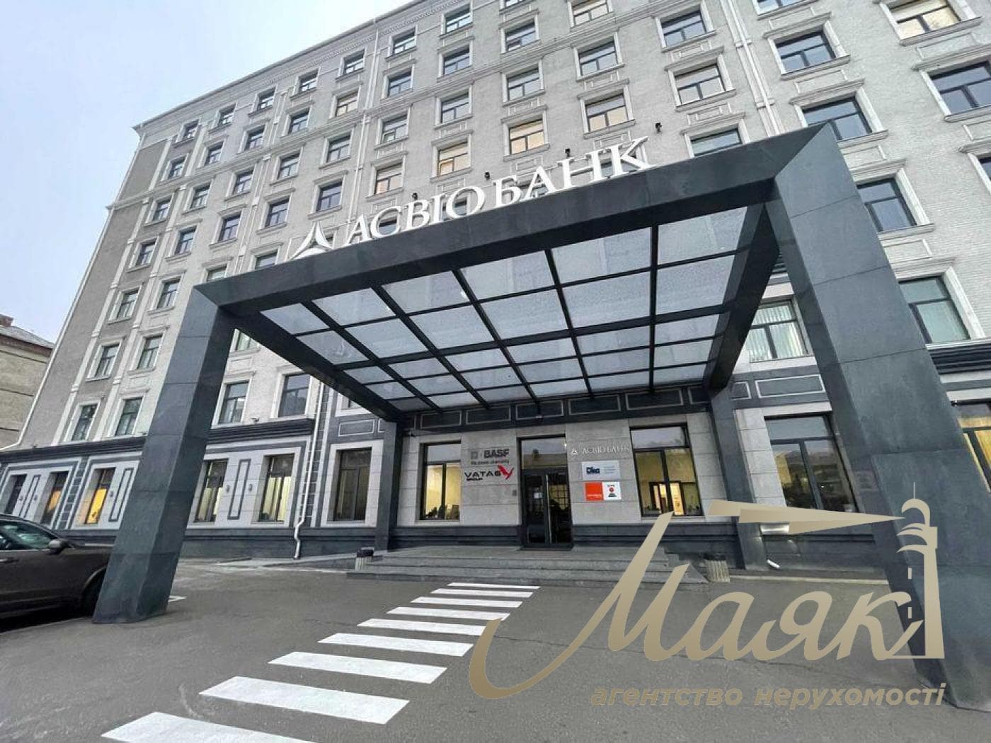 Office for rent 370 sq.m. sq.m. Mykhnovskyi Boulevard/Druzhbyba Narodiv, Pechersk