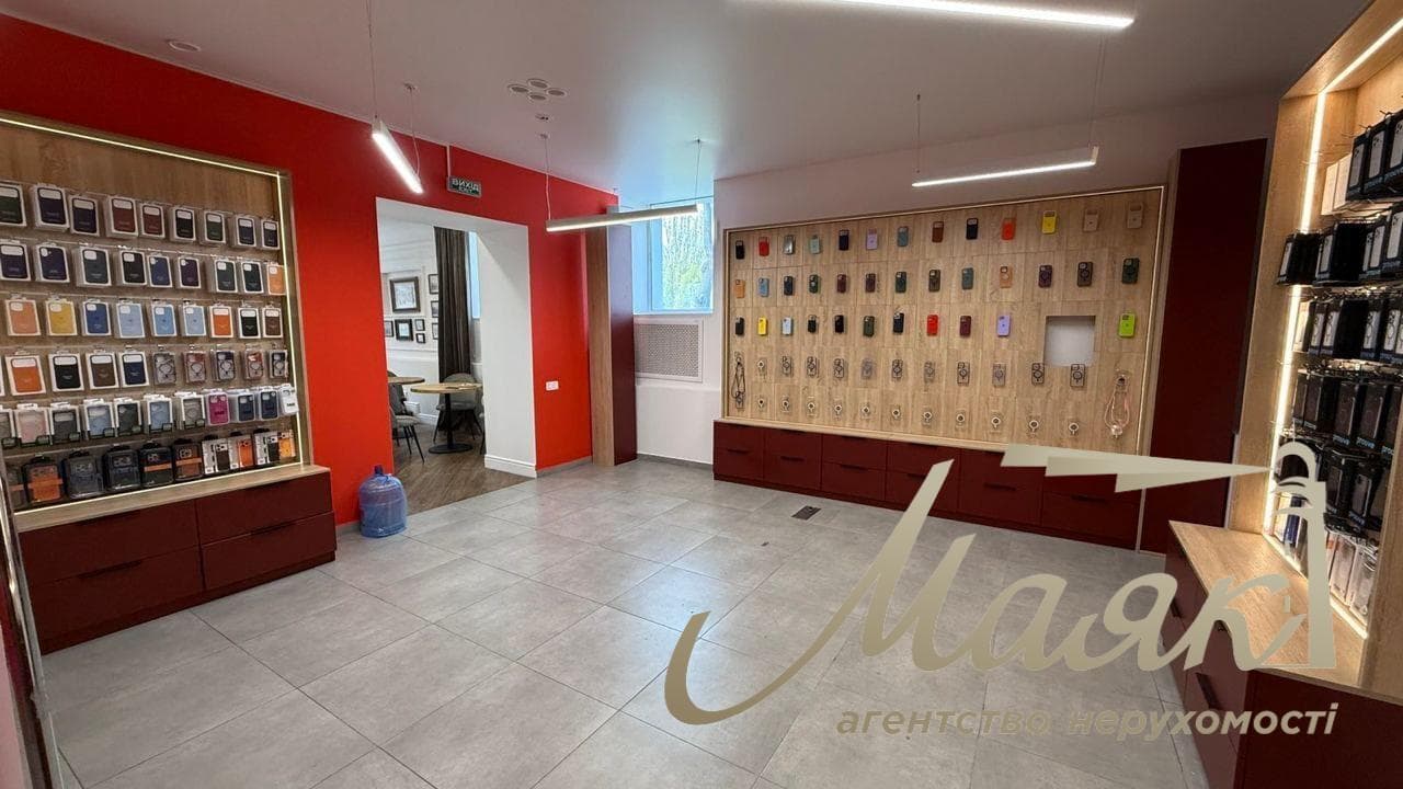 Оренда фасадного приміщення (174м2) у центрі Києва, б-р Лесі Українки 3, Печерський район