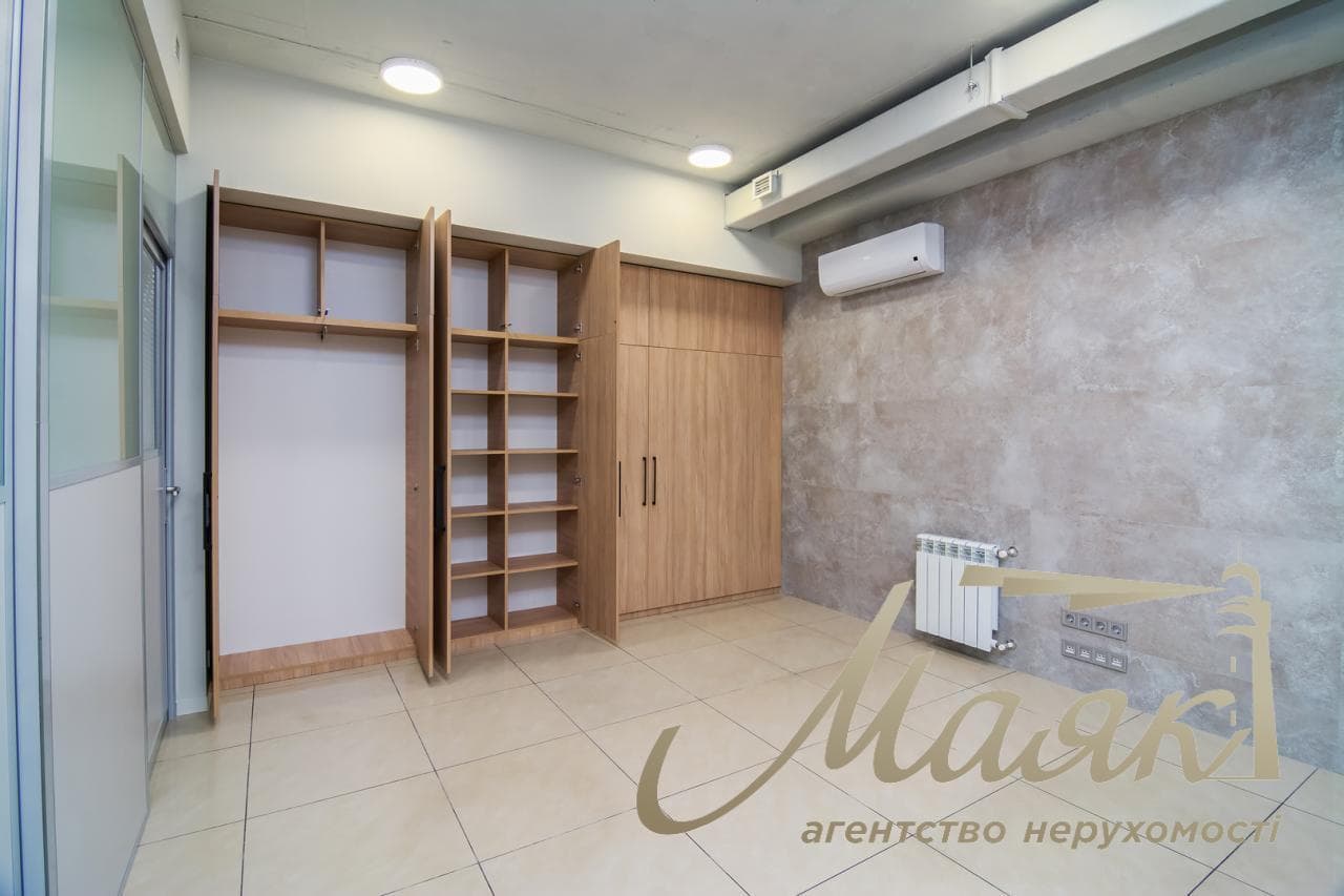 Office space for rent, brand-new, 240 m², near the Dvorets Sporta metro station