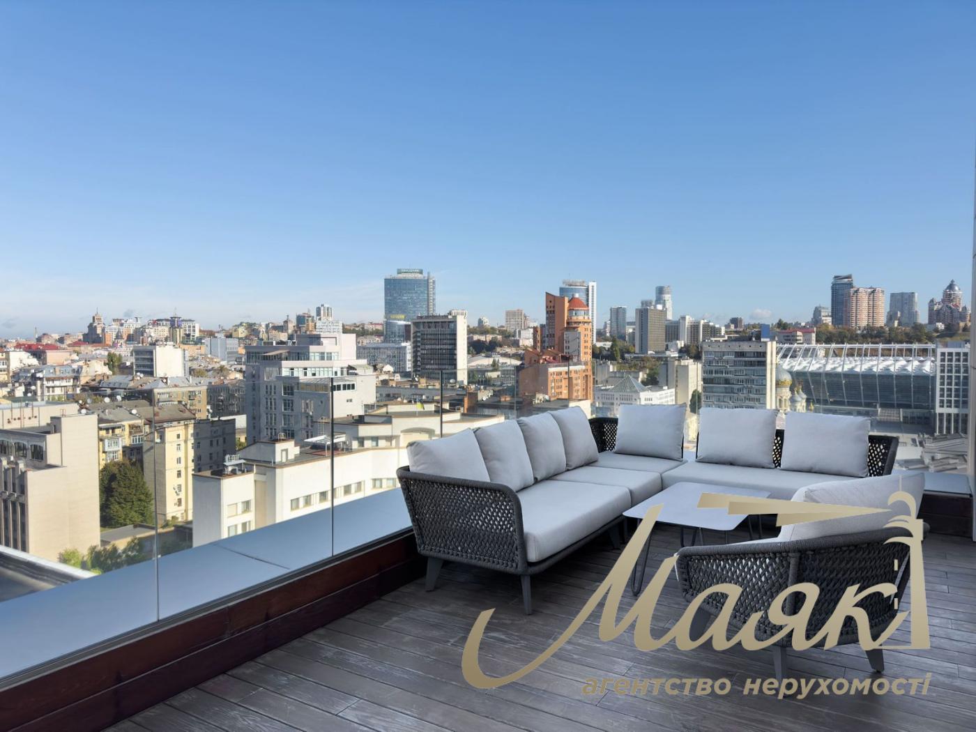 Rent of an exclusive apartment 300m2 in the residential complex Chicago Central house, Antonovicha st. (Gorky), 44