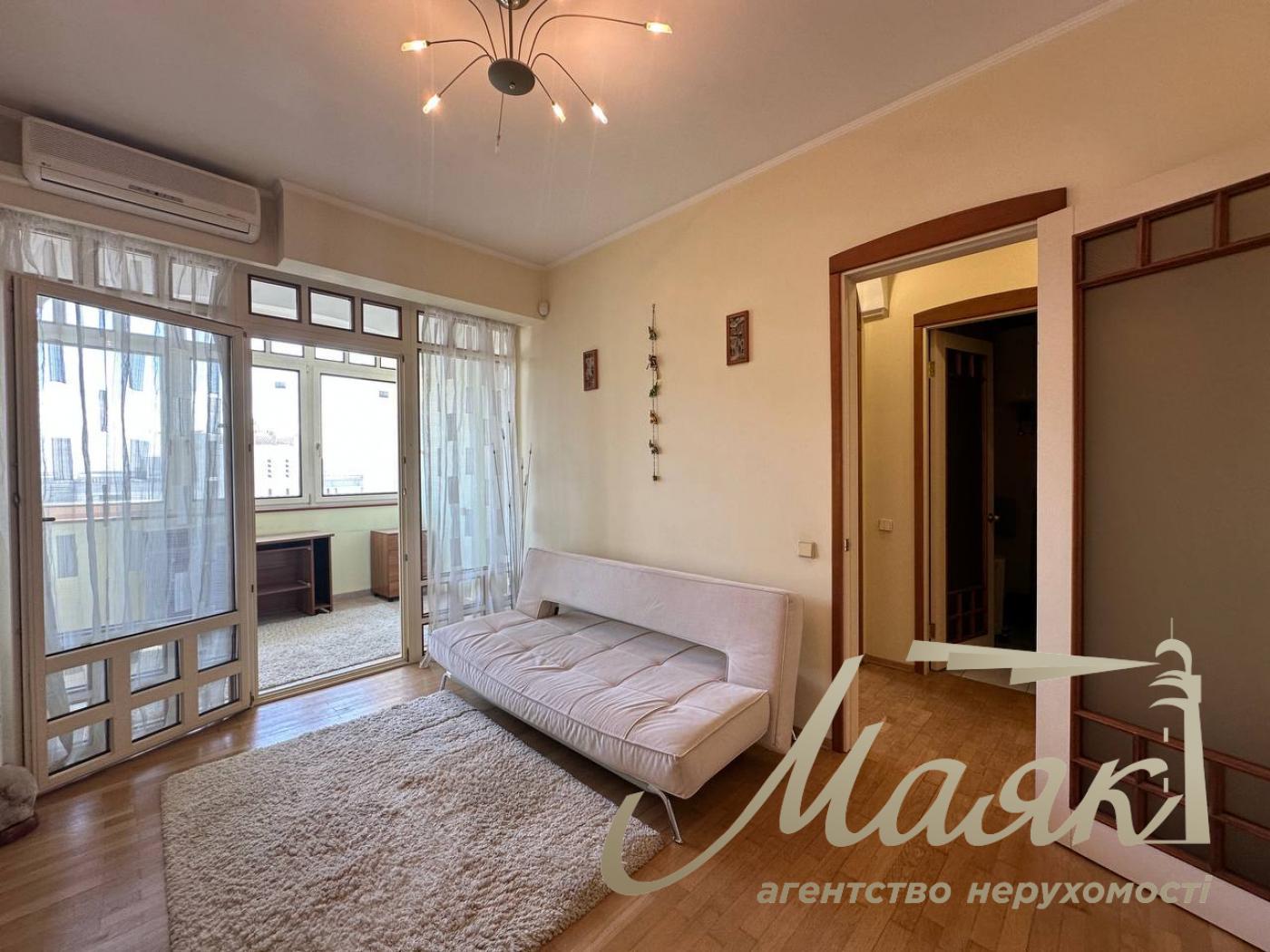 Оренда дворівневої квартири по вул.Верхогляда/Драгомирова 4, Печерський район.