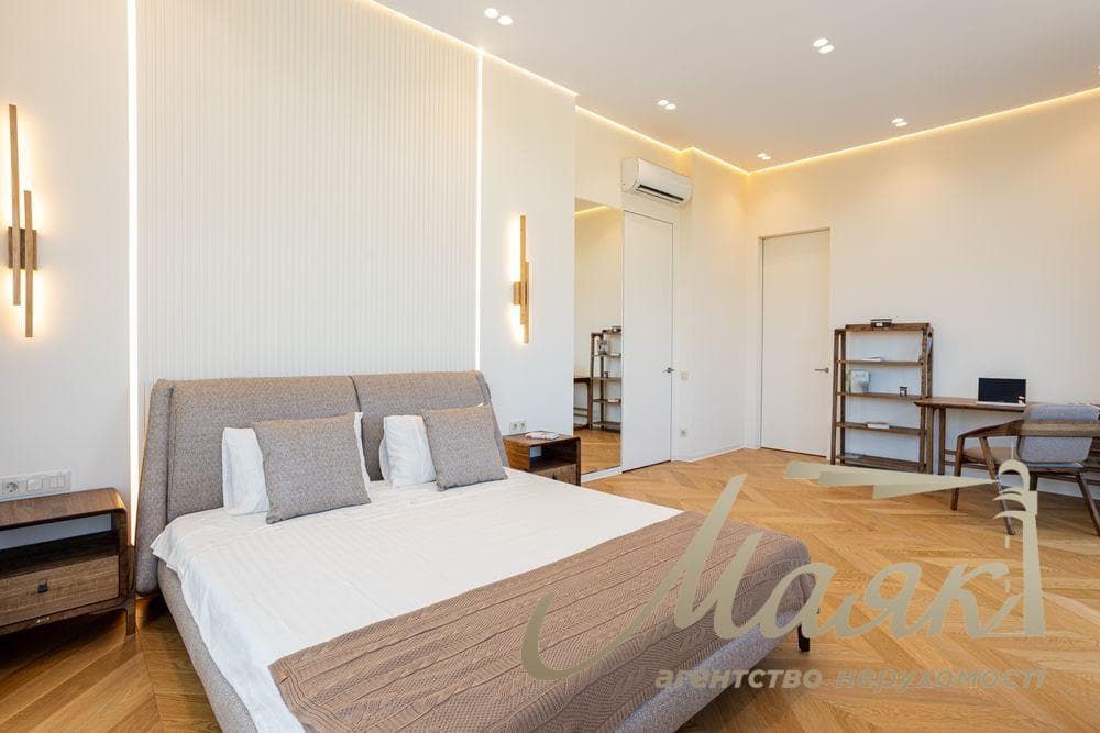 Продаж квартири площею 75 м² з власною терасою у ЖК «52 Перлина» Pechersk Plaza, Печерськ, вул. Михайла Бойчука, 19-А.